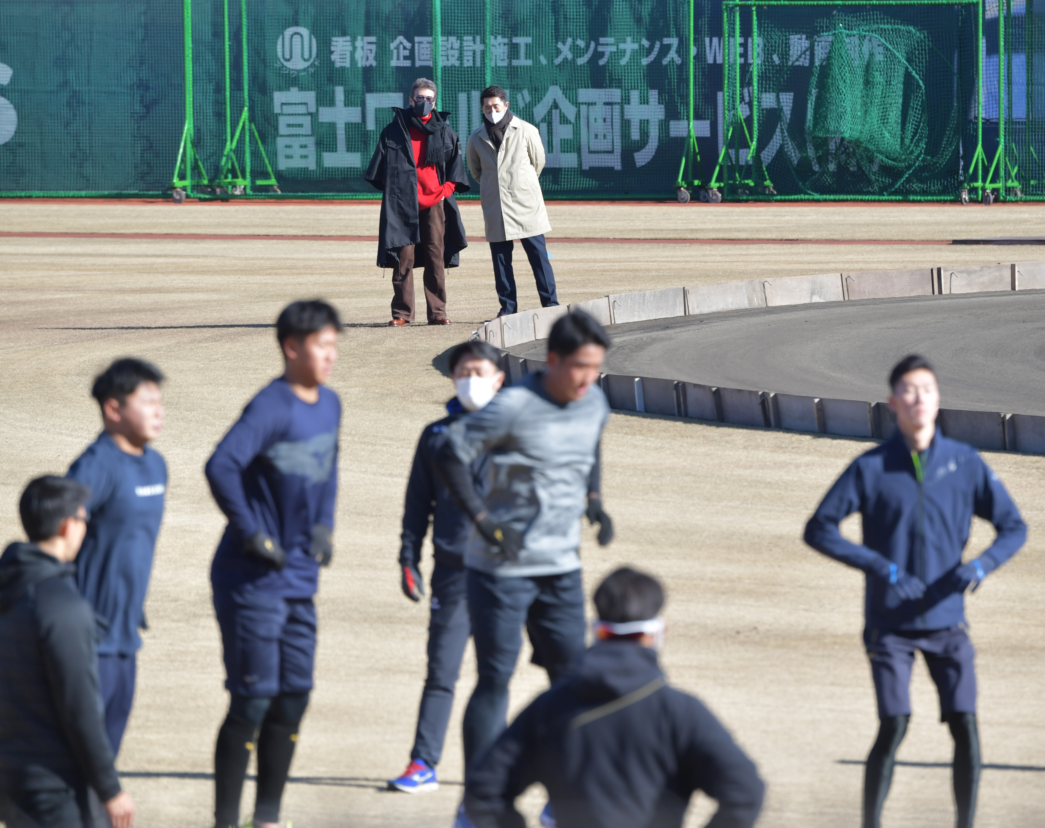 フォト特集】新庄監督、新人合同練習を視察 春季キャンプは2軍から