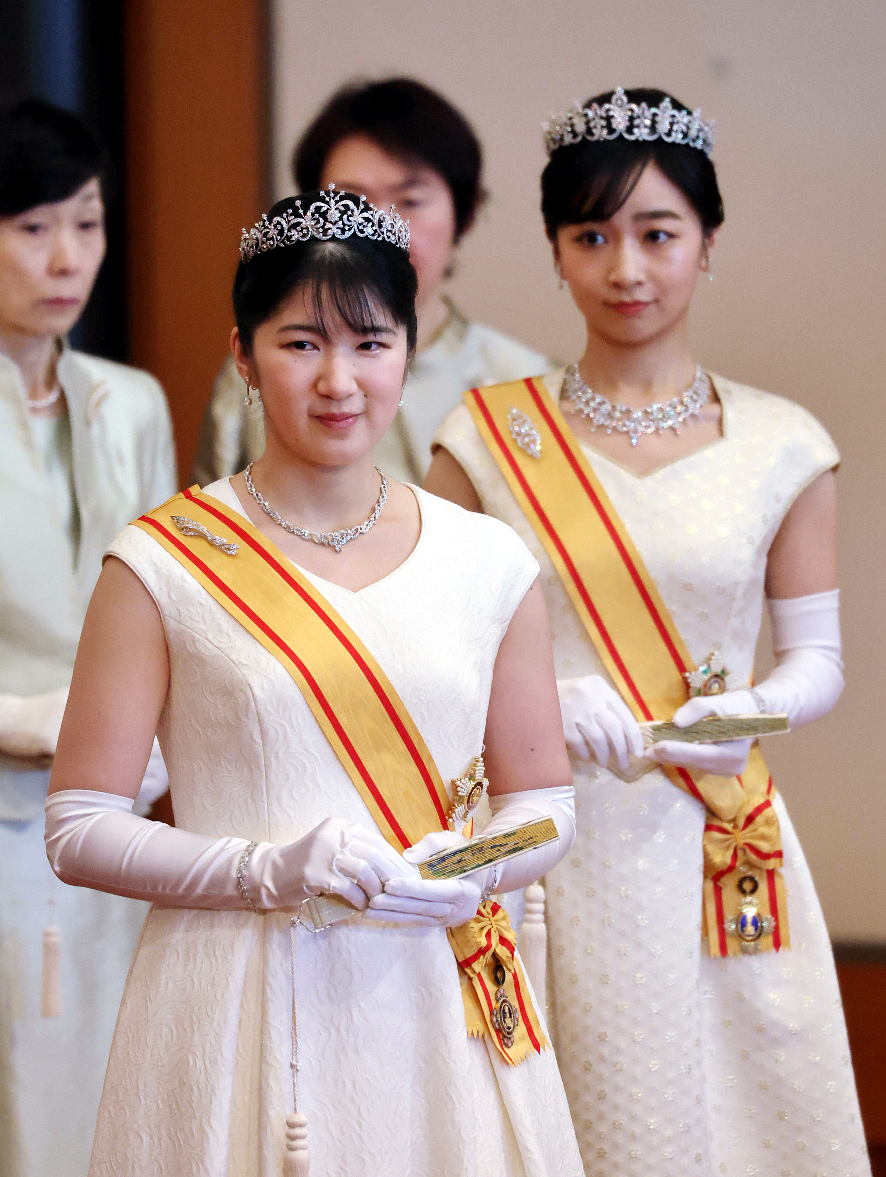 両陛下、元日の祝賀行事臨まれる 2年ぶり新年一般参賀に6万人超 皇室