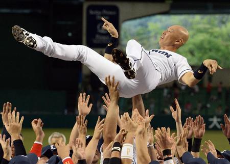 西武・森本、涙の最終打席「『ひちょりさんに回せ』の言葉に感動した