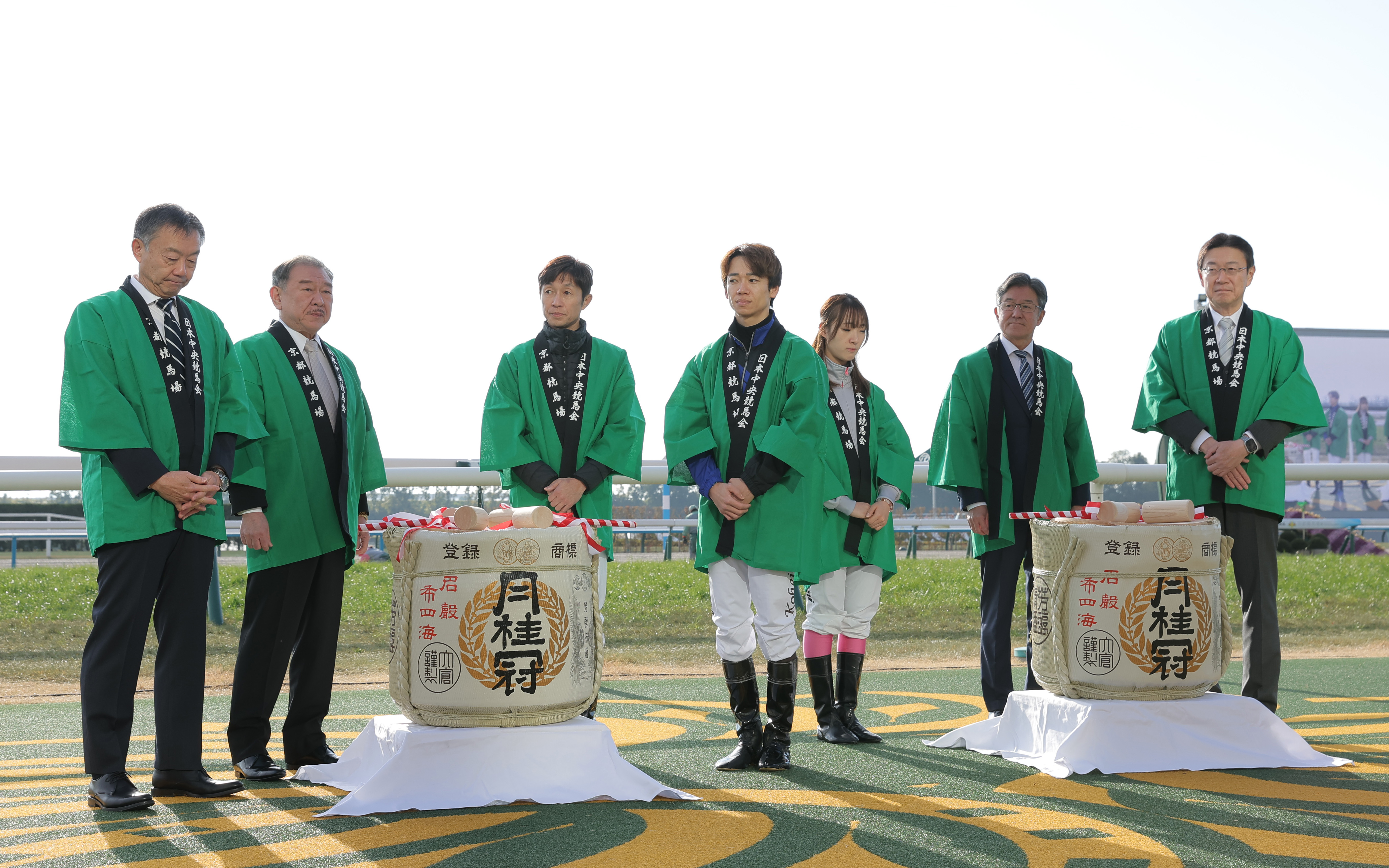 京都競馬場で鏡開き 武豊騎手「ひとつでも多く勝って、ダービーも