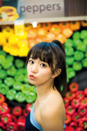 エビ中・星名美怜の初ビキニに夢中♪19歳誕生日に初写真集発売 エビ中・星名美怜の初ビキニに夢中♪19歳誕生日に初写真集発売