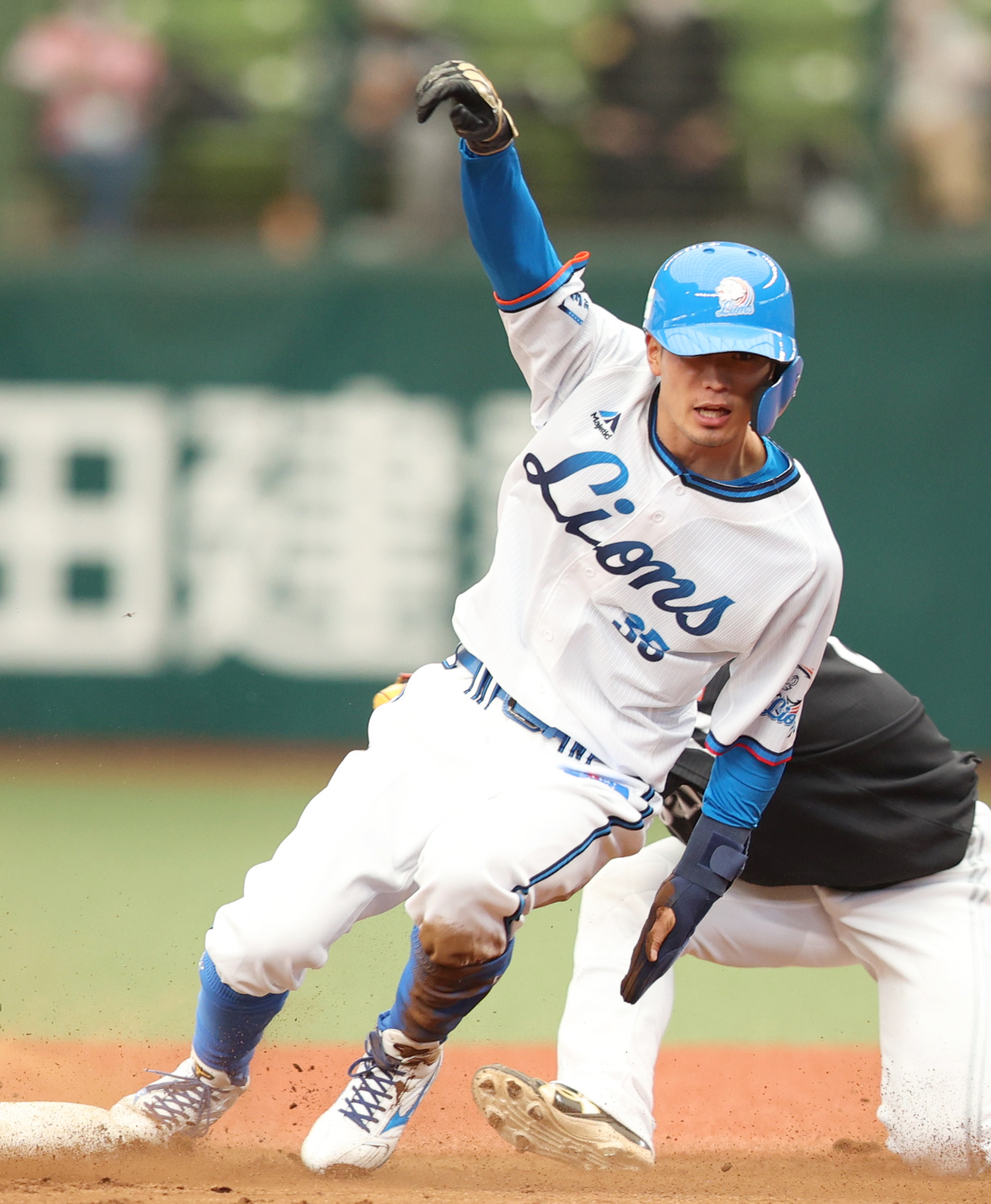埼玉西武ライオンズ 若林楽人 ビジター ユニフォーム M サード プロ野球 Next Breakers】西武・若林楽人、球界屈指の韋駄天 硬軟