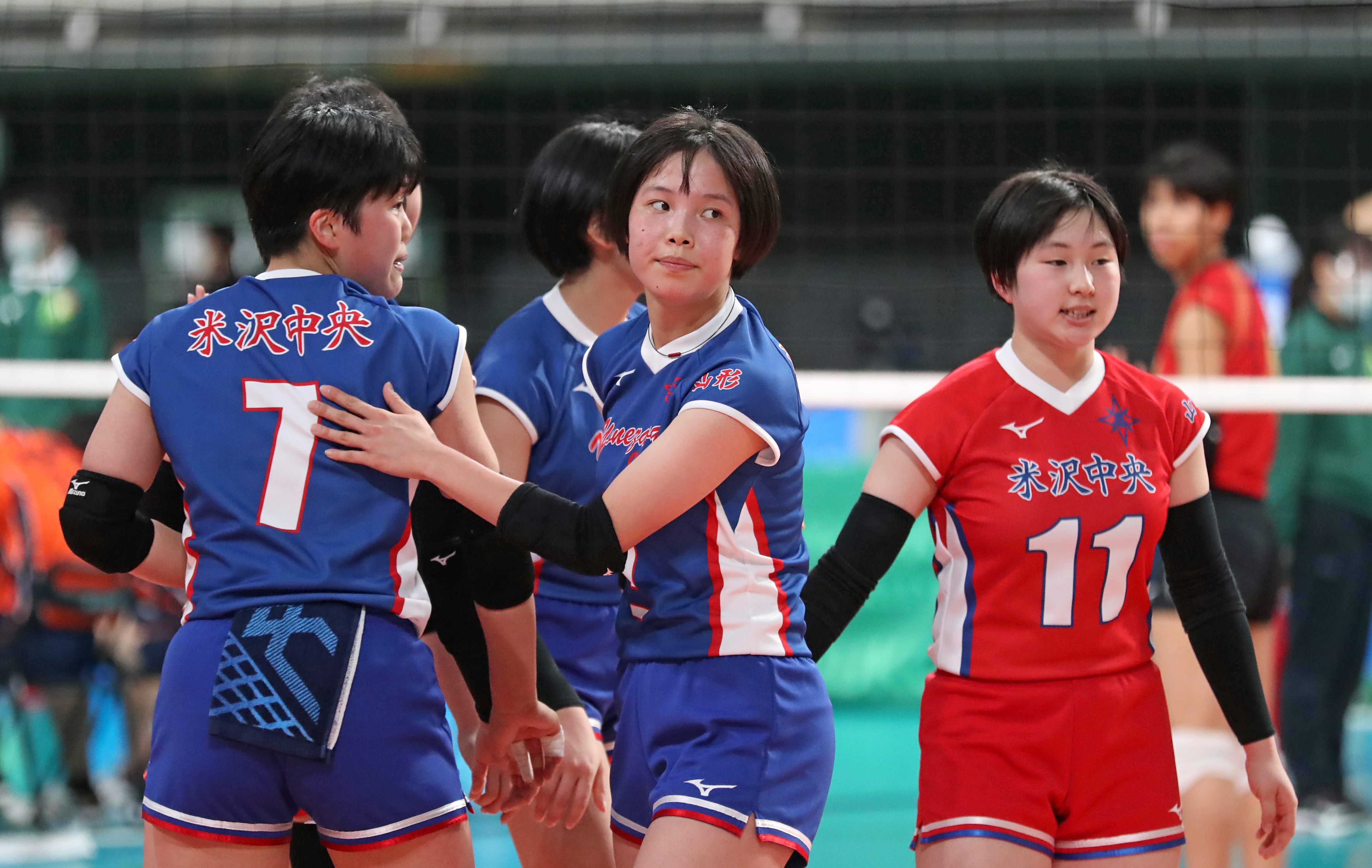 女子の春高バレー出場時につけてたサポーターとジャージ 女子の春高バレー出場時につけてたサポーターとジャージ