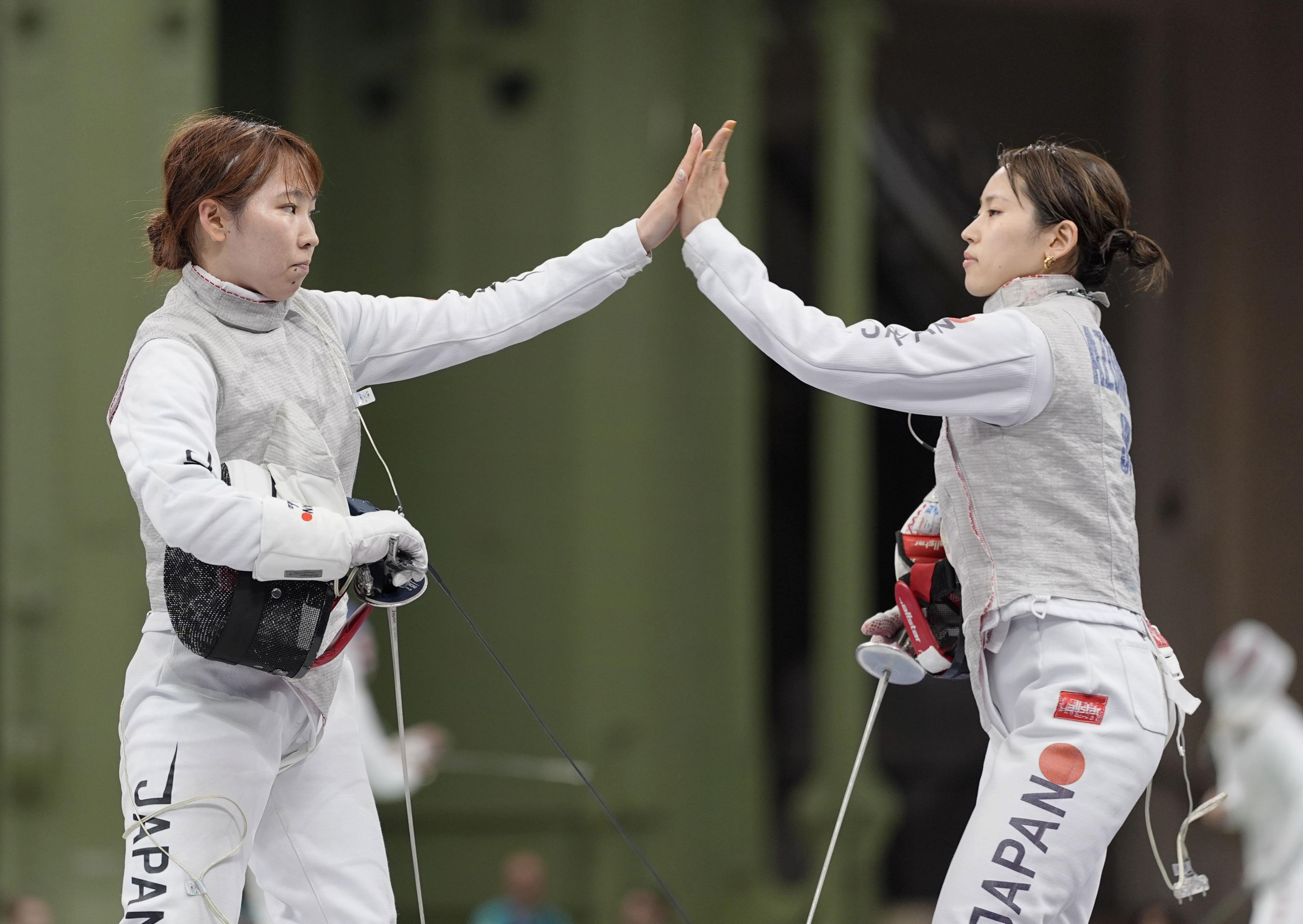 女子フルーレ団体で日本は3位決定戦へ パリ五輪フェンシング、準決勝 