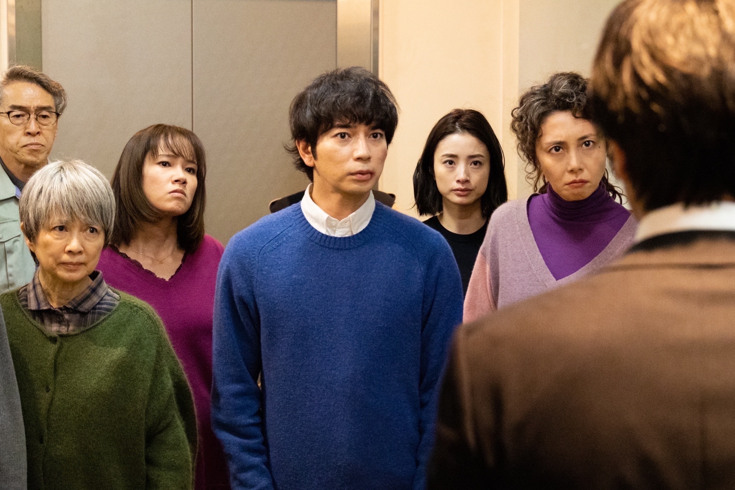 松本潤主演「となりのチカラ」俳優・浅野和之演じるマンションの