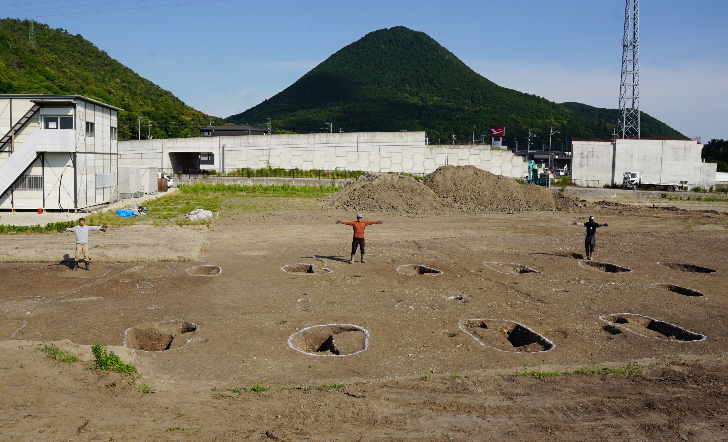三上山を遥拝する銅鐸祭祀の祭殿か 滋賀・野洲の中畑・古市遺跡で近畿