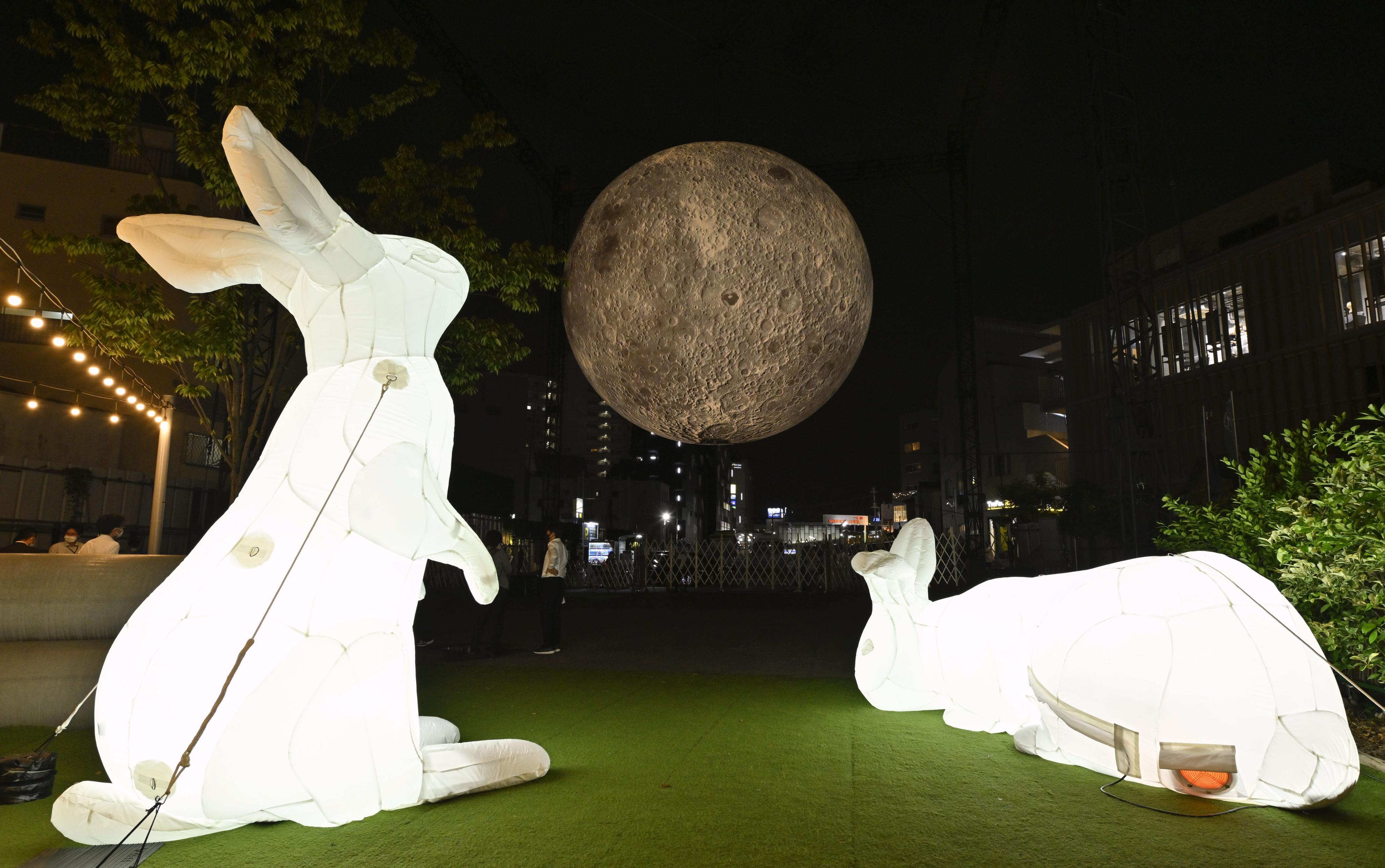 月のオブジェ！ 月夜にウサギのアート 下北沢でイベント 小田急 - 産経ニュース