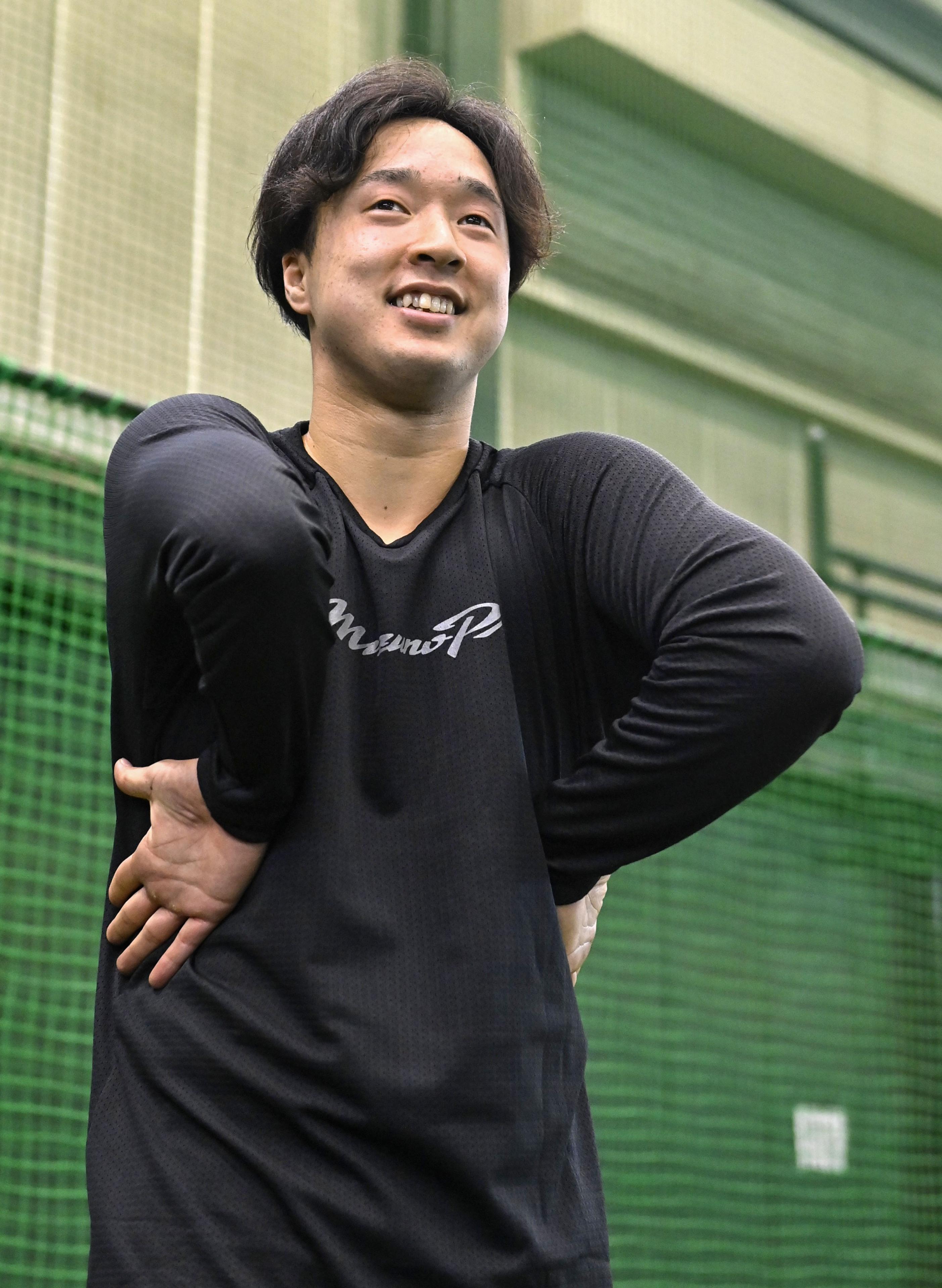 広島D2位・佐藤、「武器」の柔軟性をアピール