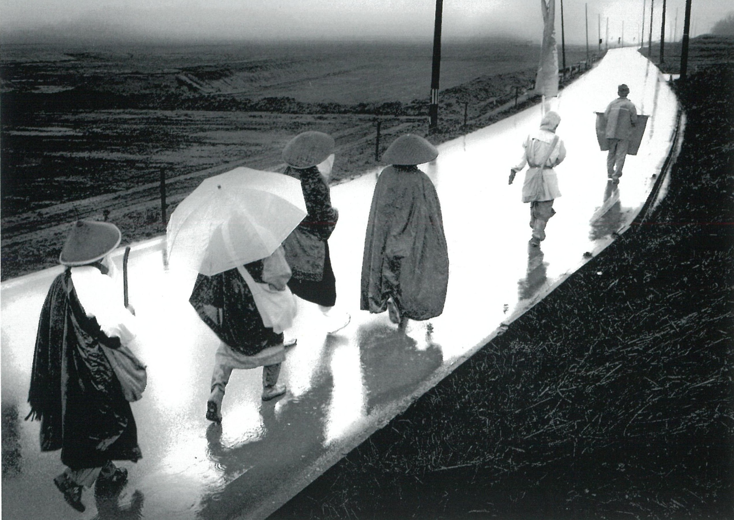 被災地巡礼の祈りに向きあう 東日本大震災追った堀誠さん写真展「300年