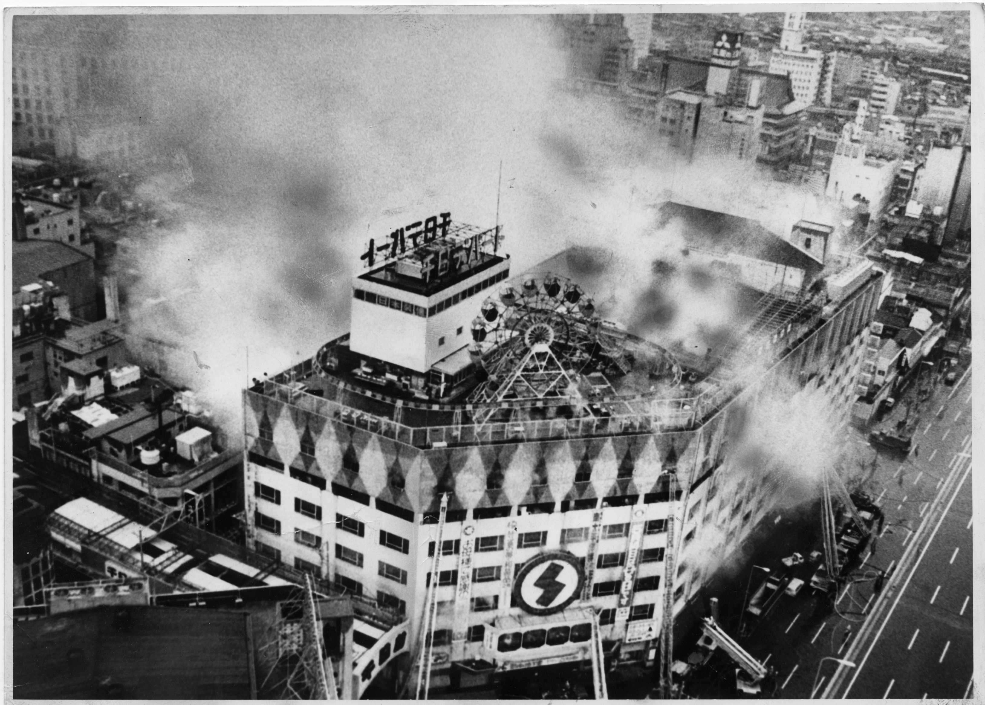 窓からホステスが降ってきた 118人犠牲の惨劇 千日ビル火災50年 産経ニュース 窓からホステスが降ってきた 118人犠牲の惨劇 千日ビル火災50年 産経ニュース