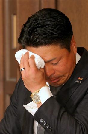 元ヤクルトの岩村が引退会見「自分の名前が選手の足かせ」 - サンスポ