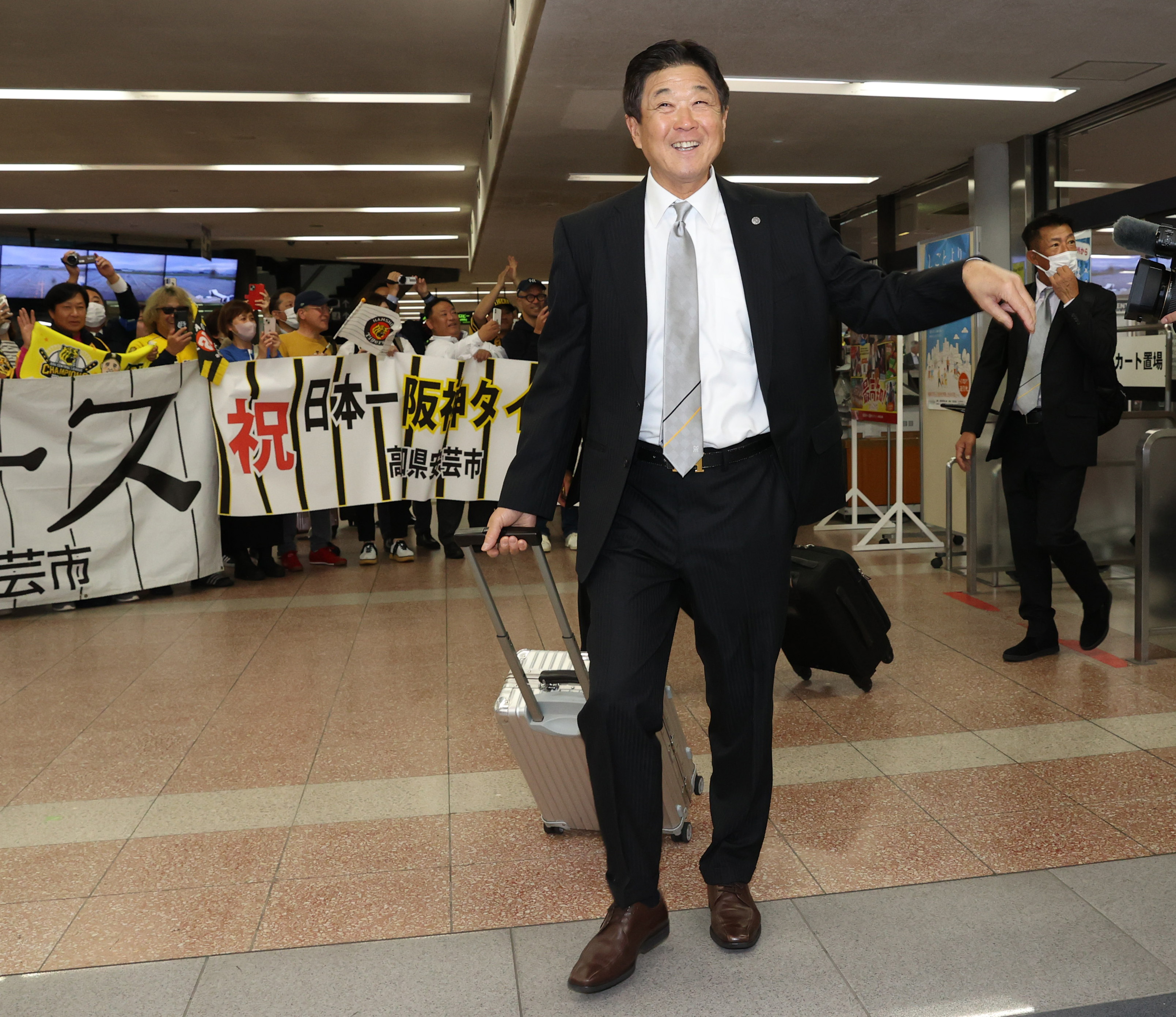 阪神 平田コーチ 支給品 グラブ 阪神 平田コーチ 支給品 グラブ