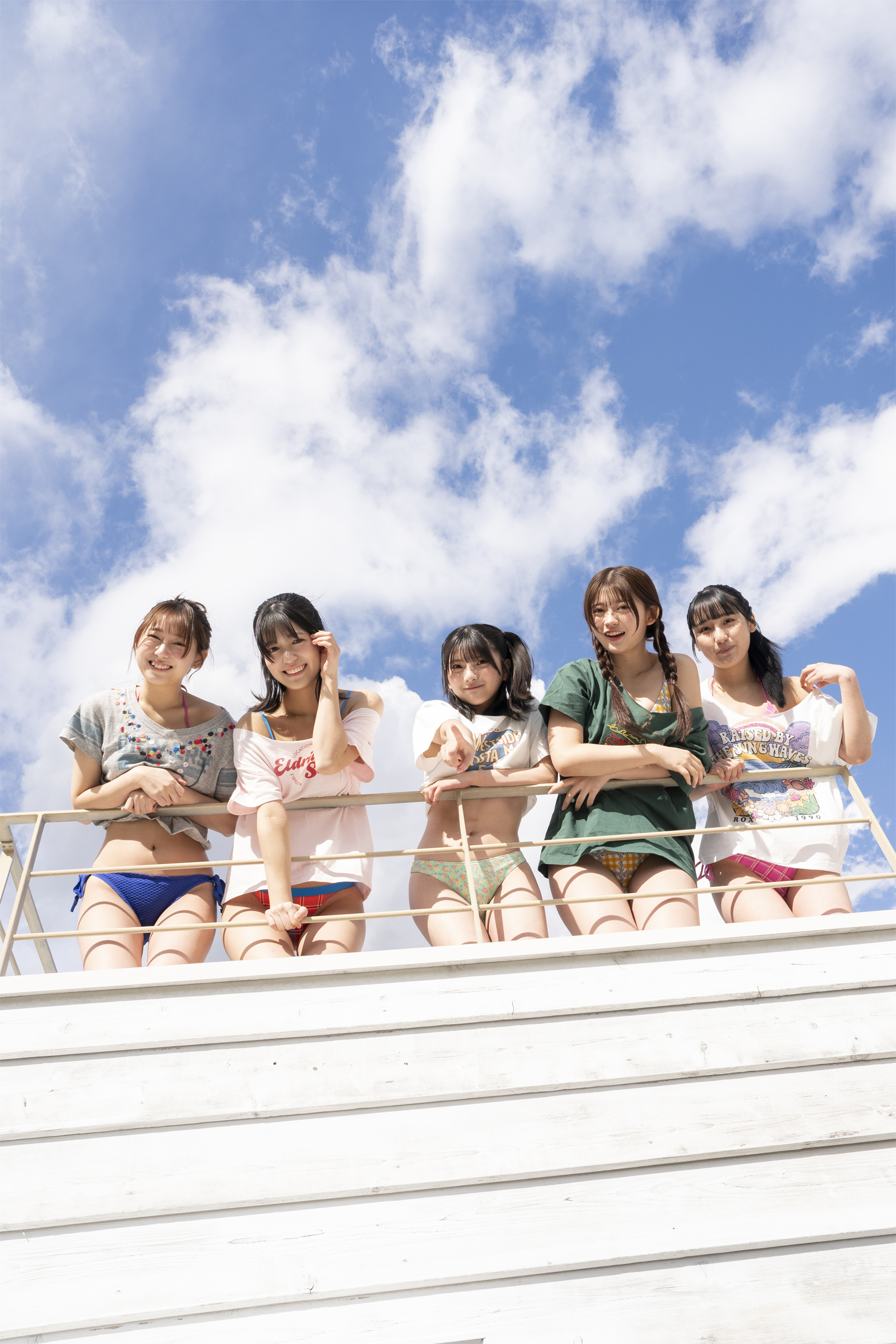僕が見たかった青空」が表紙＆巻頭グラビア 彼女たちの〝今〟を余す