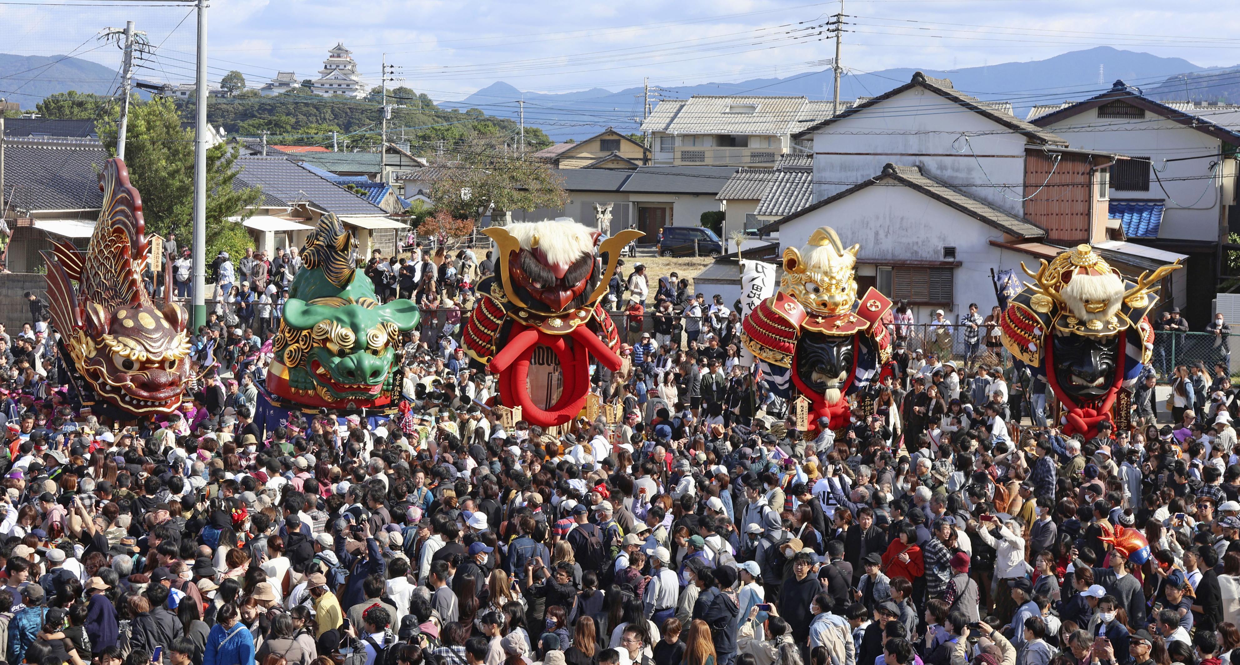 豪華絢爛な曳山巡行で熱気 唐津くんち、秋晴れの街に「エンヤ