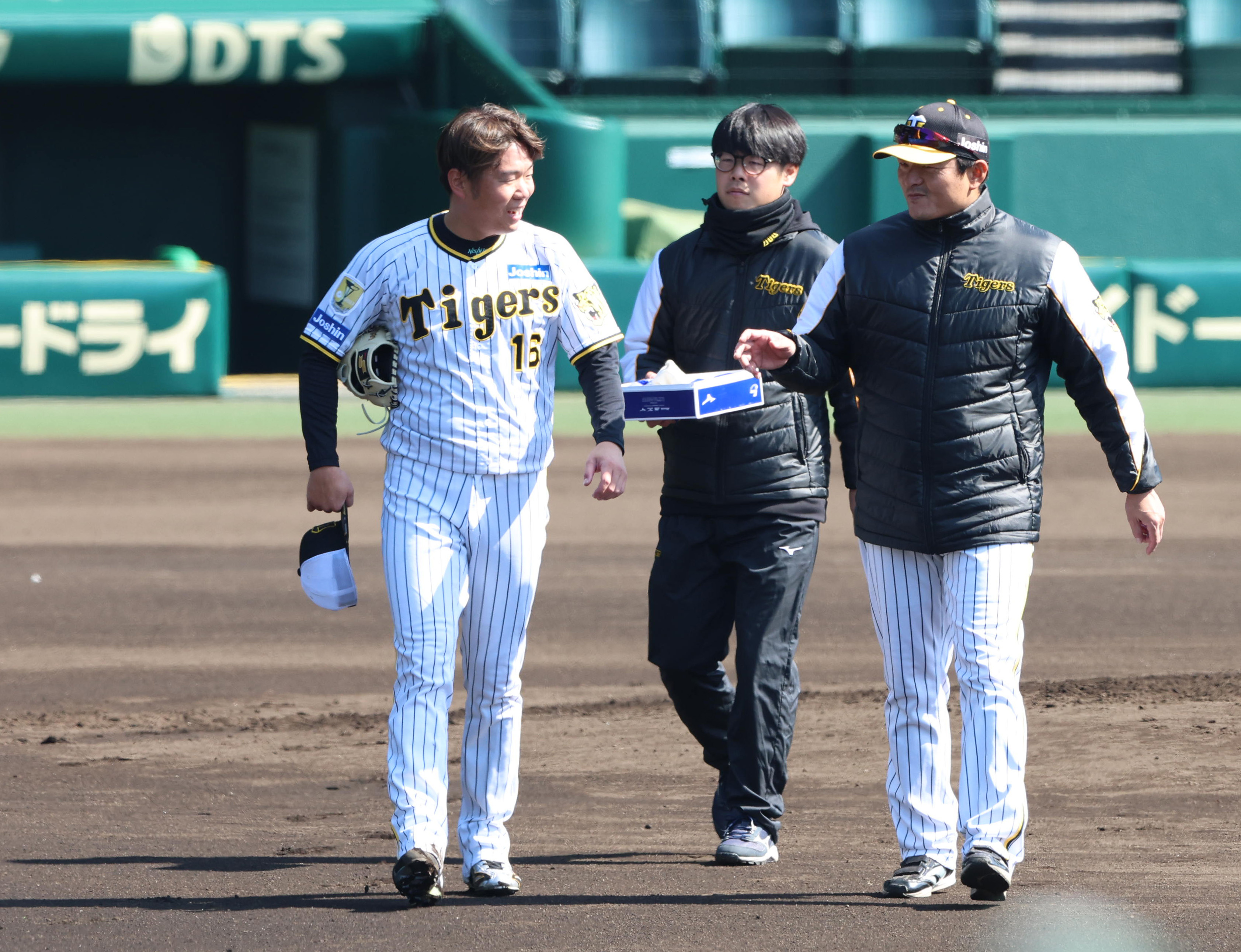 阪神・久保田智之投手コーチ、12日ロッテ戦が降雨中止なら「村上は