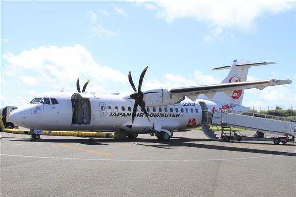 日本航空旅客機DC-7C プロペラ旅客機。【後輪タイヤ欠品、胴体翼