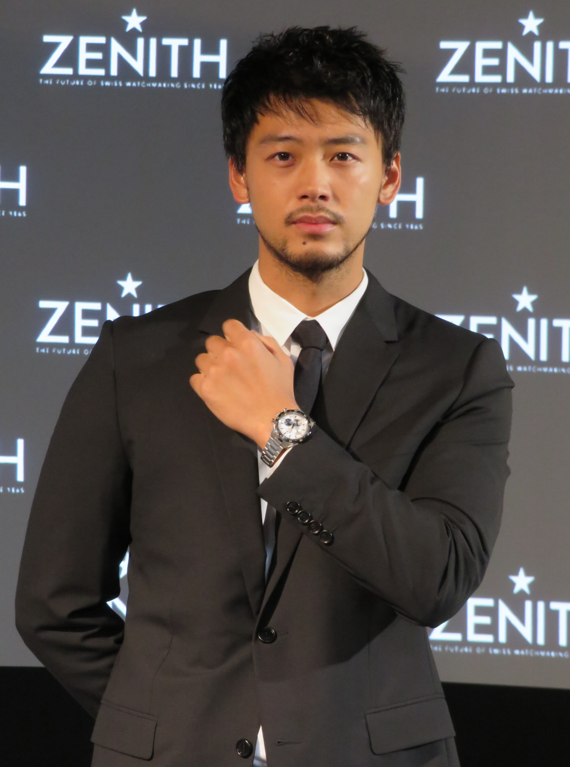 竹内涼真、私物の高級腕時計を披露 時間管理は「割と細かく