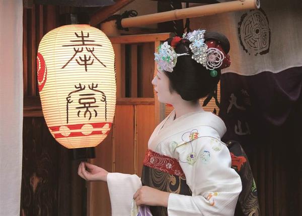 写真集】『京都の花街 芸妓・舞妓の伝統美』溝縁ひろし 決意や覚悟に