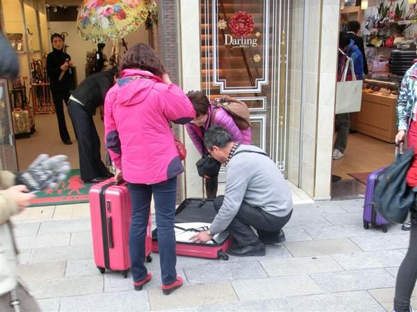 銀座 スーツ ケース 中国 ストア 人