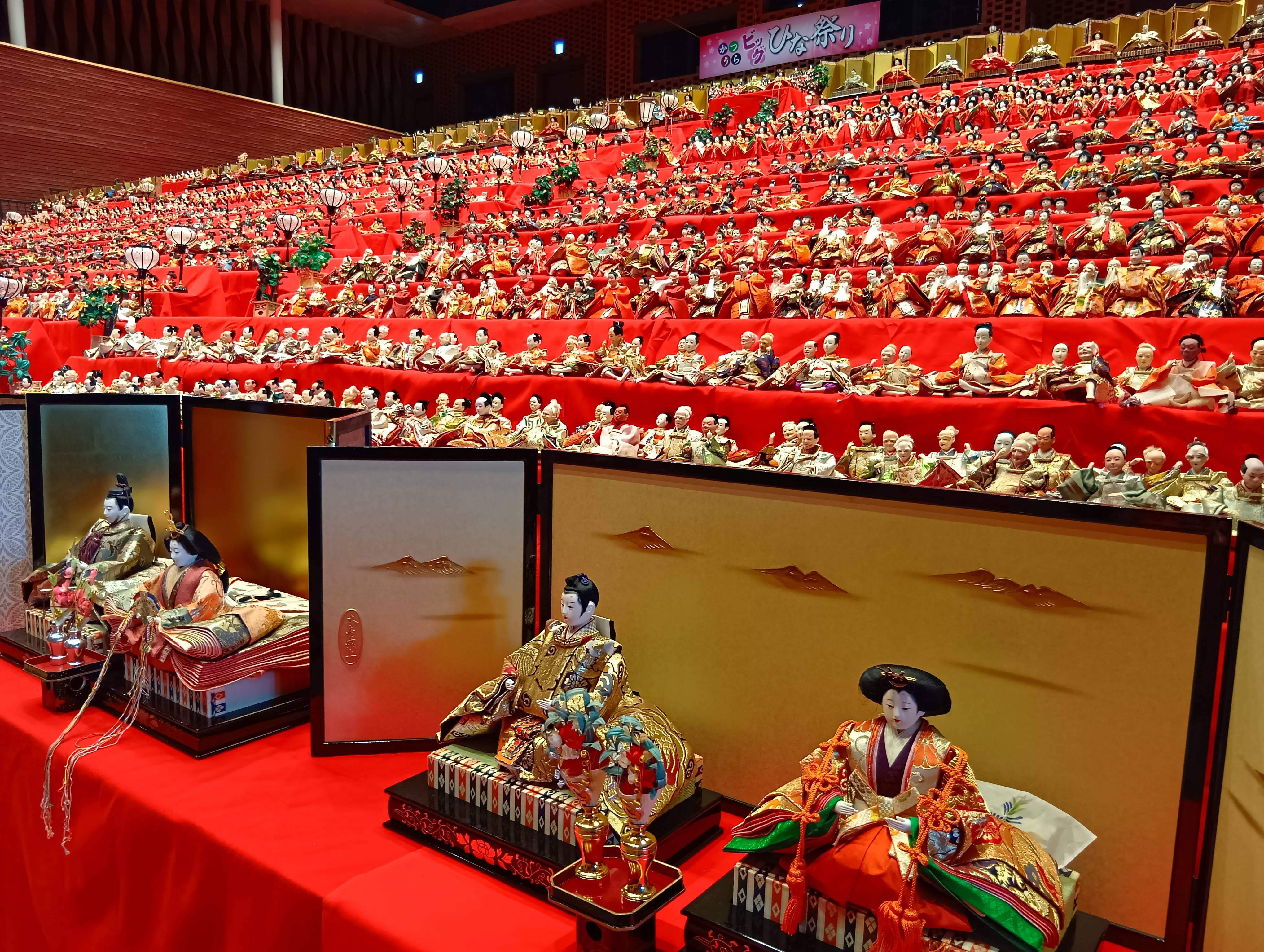 巨大ひな壇に圧巻の7000体 千葉・勝浦の「ビッグひな祭り」開幕 - 産経