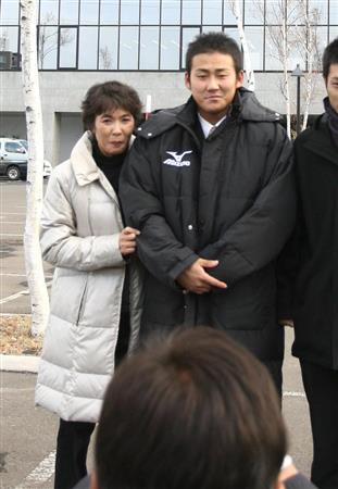 日本ハム 中田 おかんに孫からの手紙 サンスポ