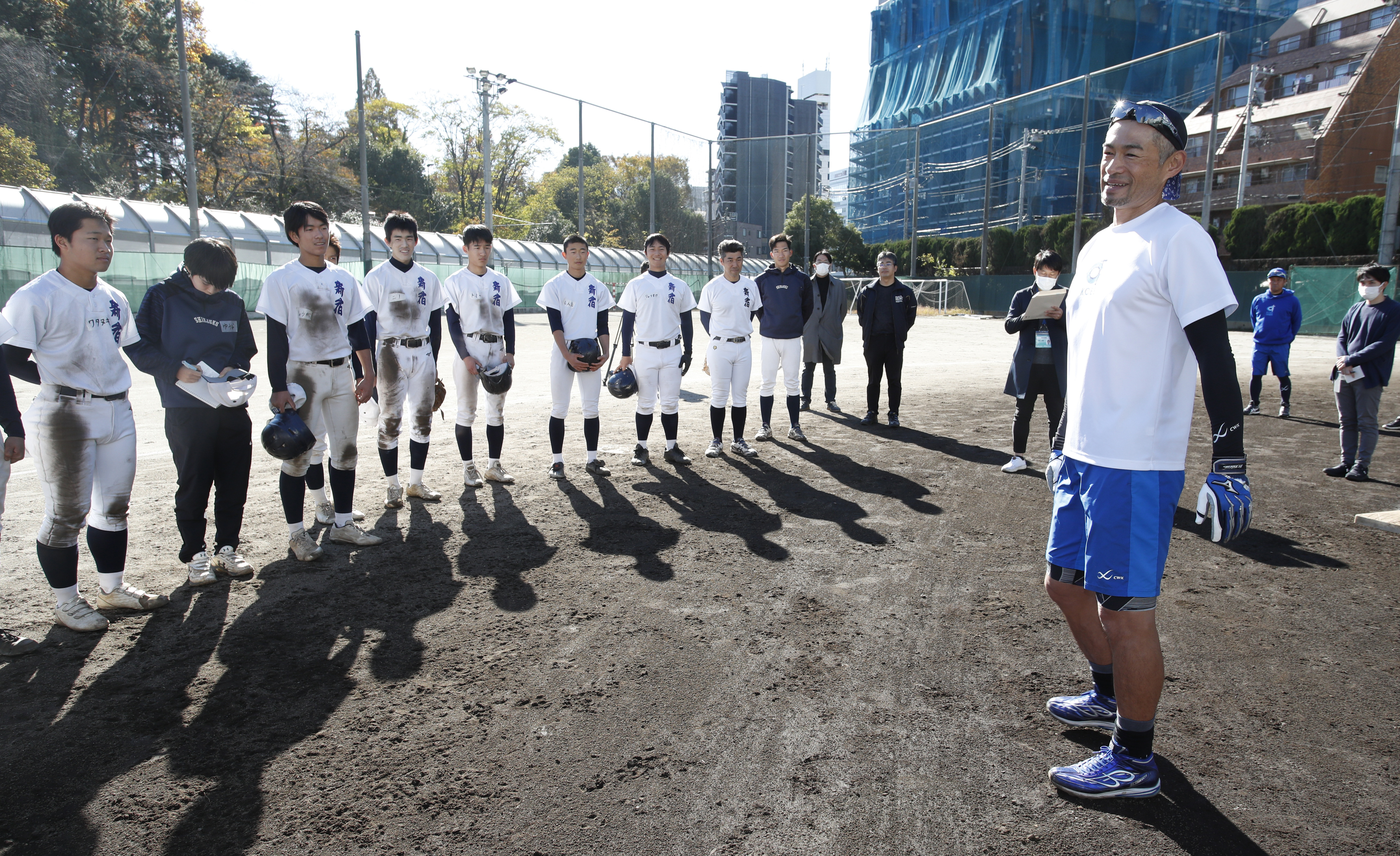 イチロー氏「僕個人の興味で」都立新宿高で臨時指導「今までにない空気」 - サンスポ