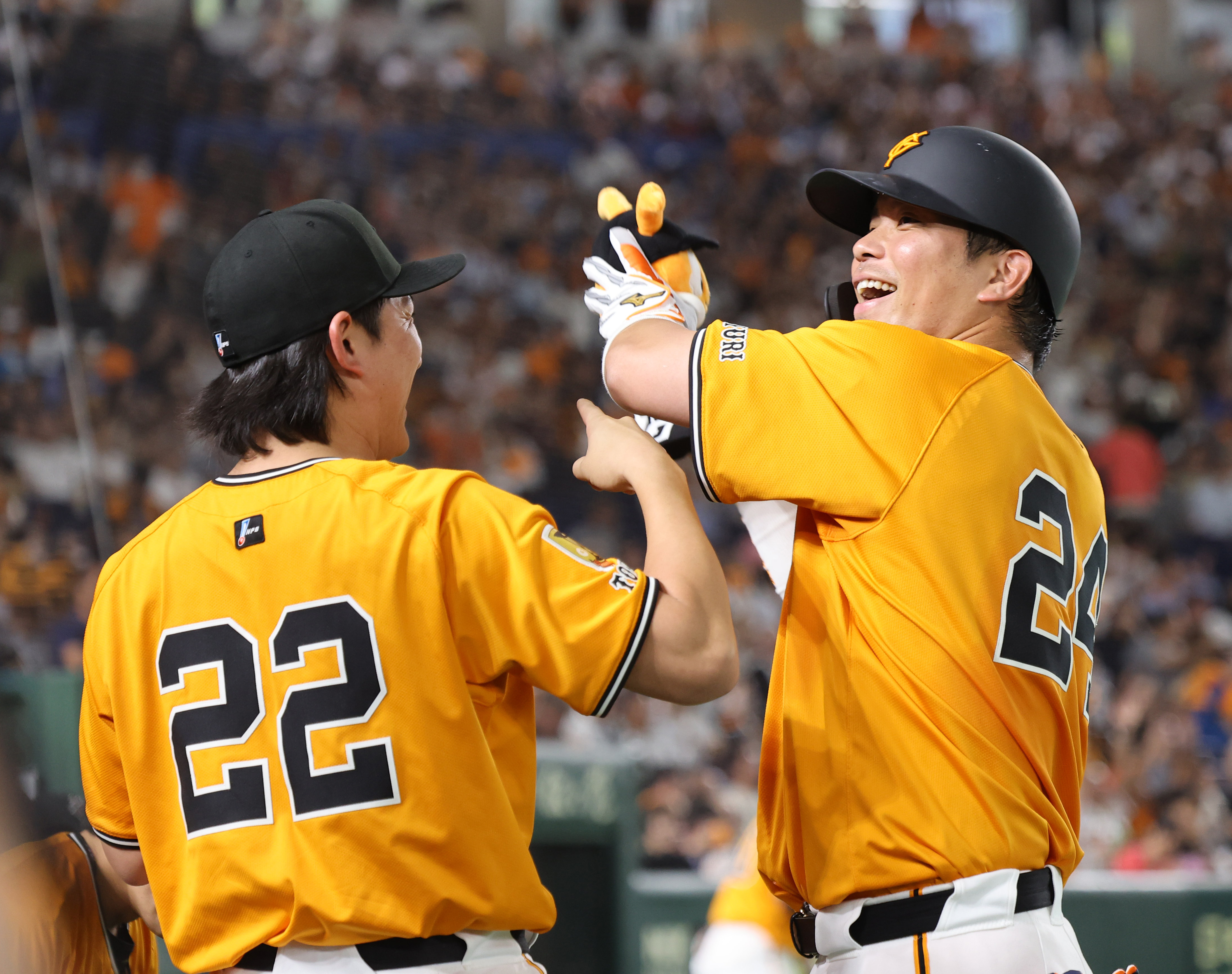 大城卓三　読売ジャイアンツ　ネオン　ミラー　15×12センチ 大城卓三 読売ジャイアンツ ネオン - メルカリ