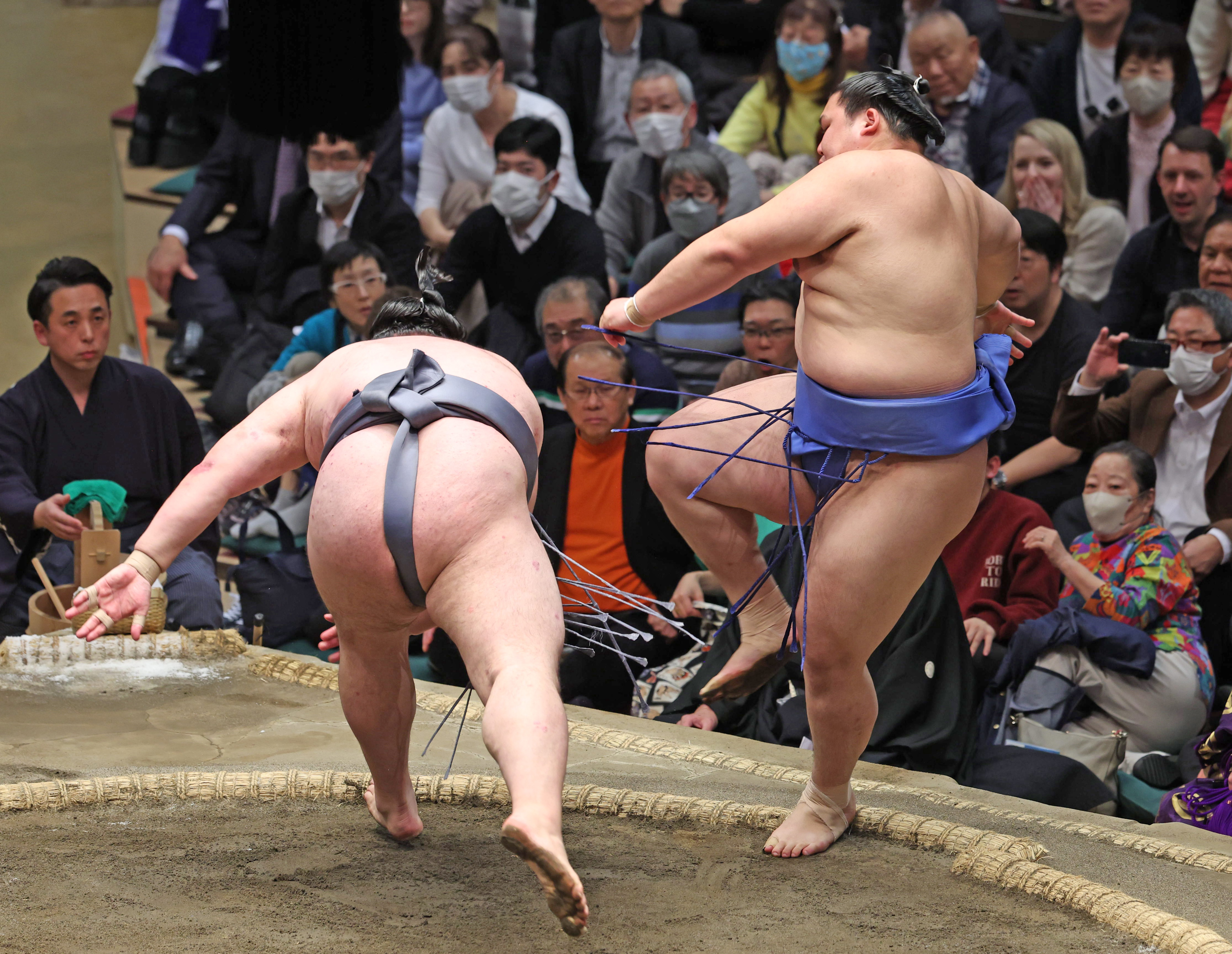 大関の〝壁〟もパワーで粉砕 金峰山、切り替えて1敗キープ 大相撲初
