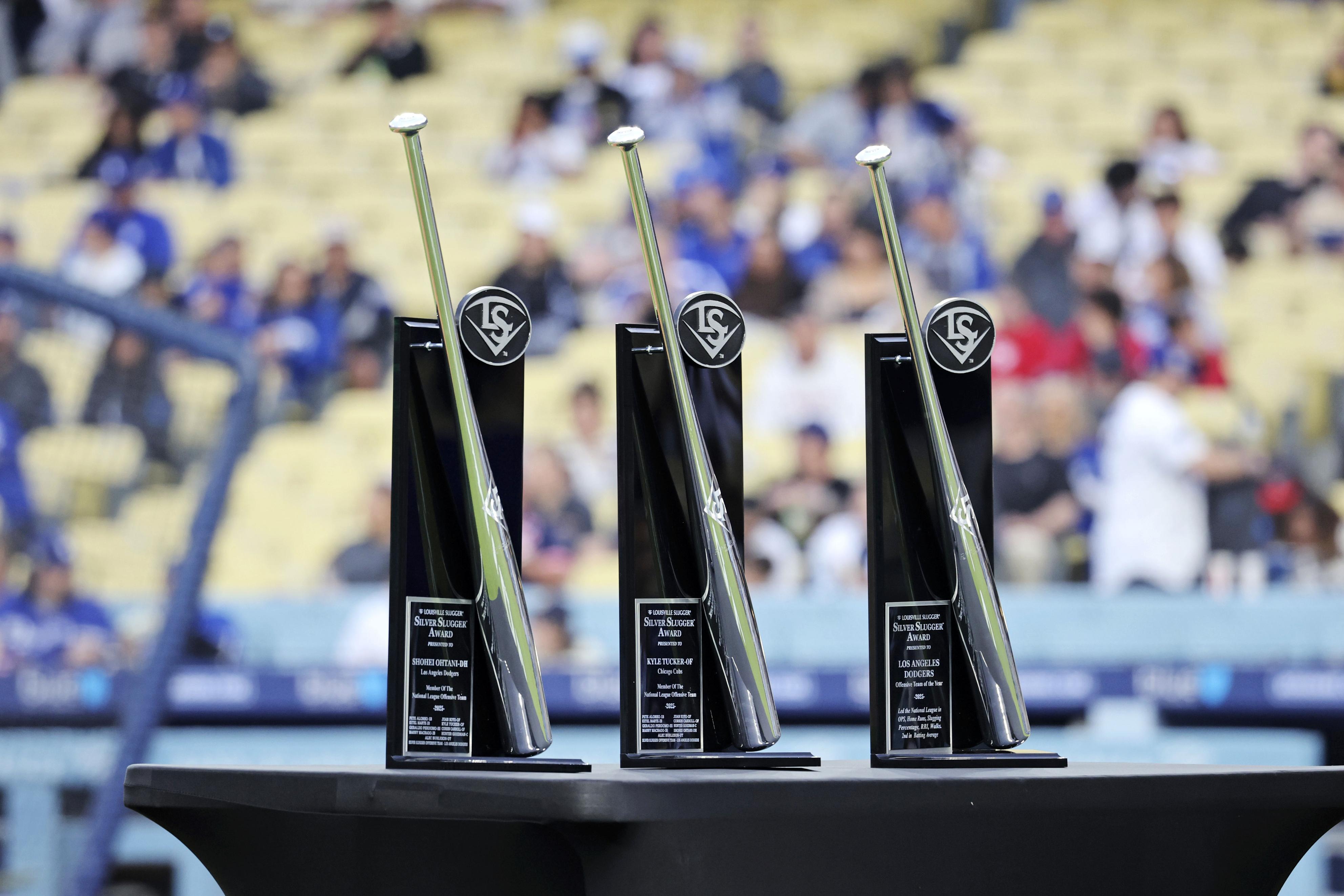 大谷翔平に銀色のトロフィー授与 DHのベストナイン、シルバー