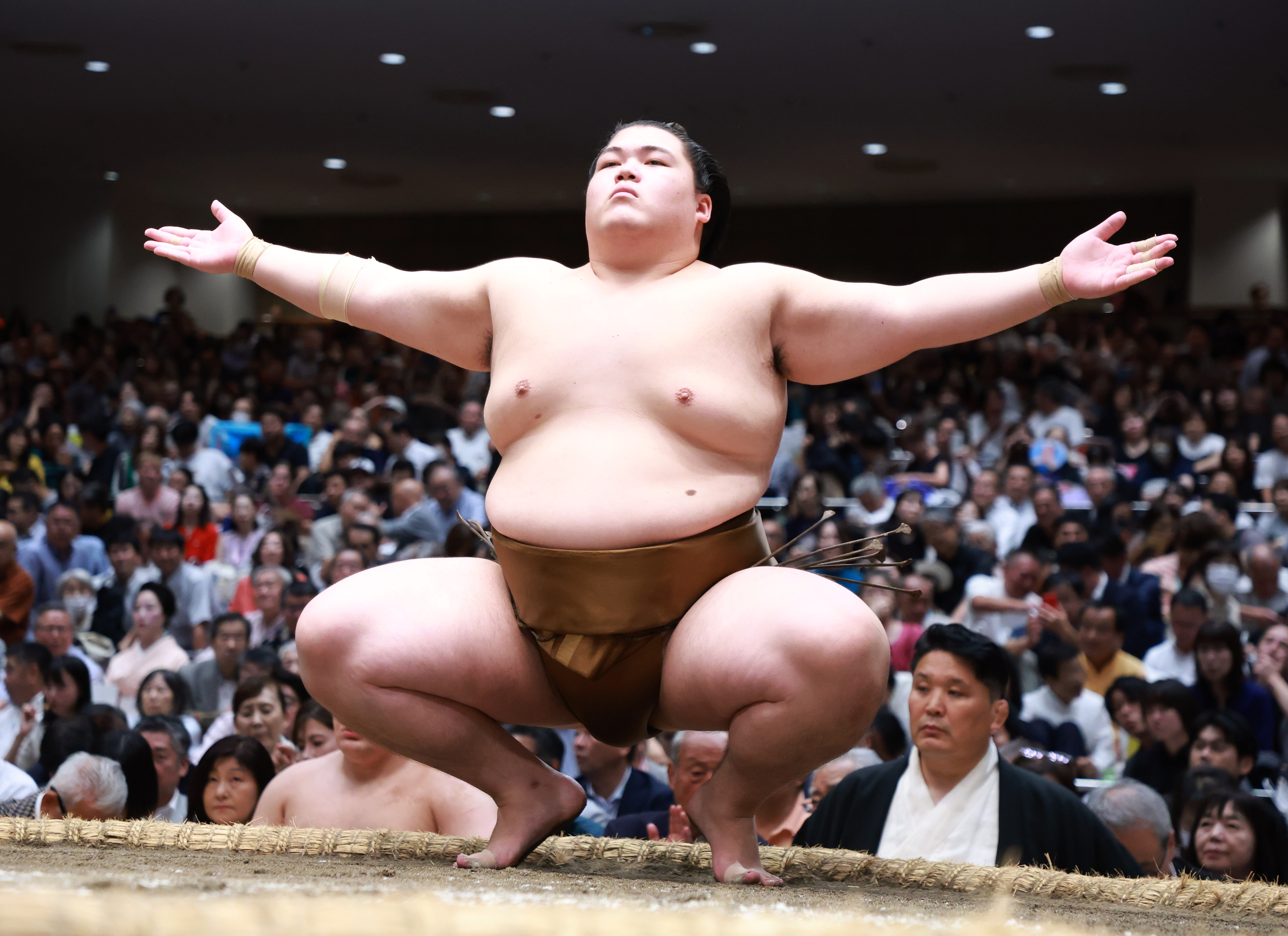 平幕王鵬、3連勝で5勝目「しっかり体が動いてくれて残せた」 師匠最後