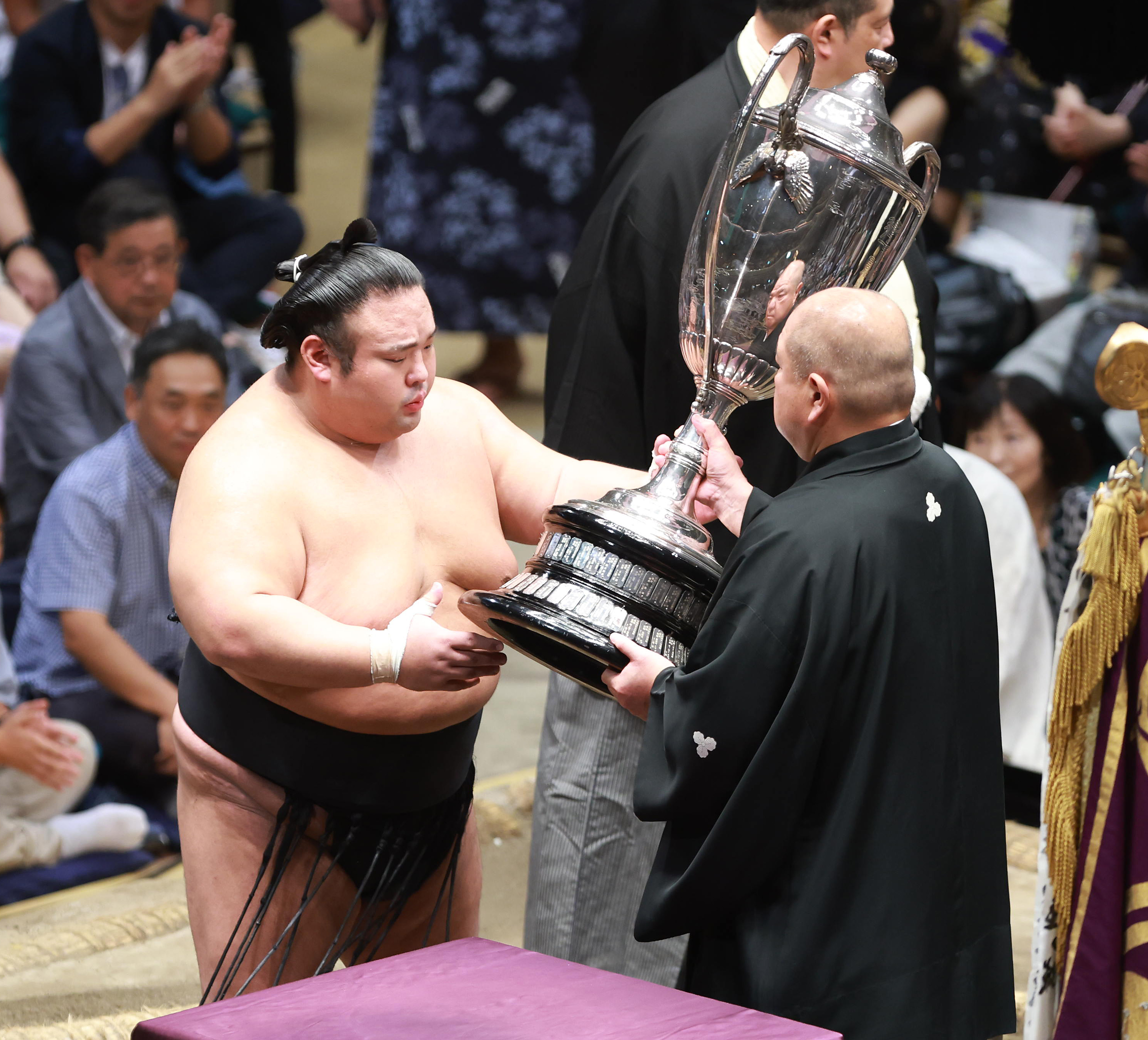 ケケチャマ です。貴景勝 2点 貴景勝が再休場 大関では極めて異例 再出場1日で | 毎日新聞