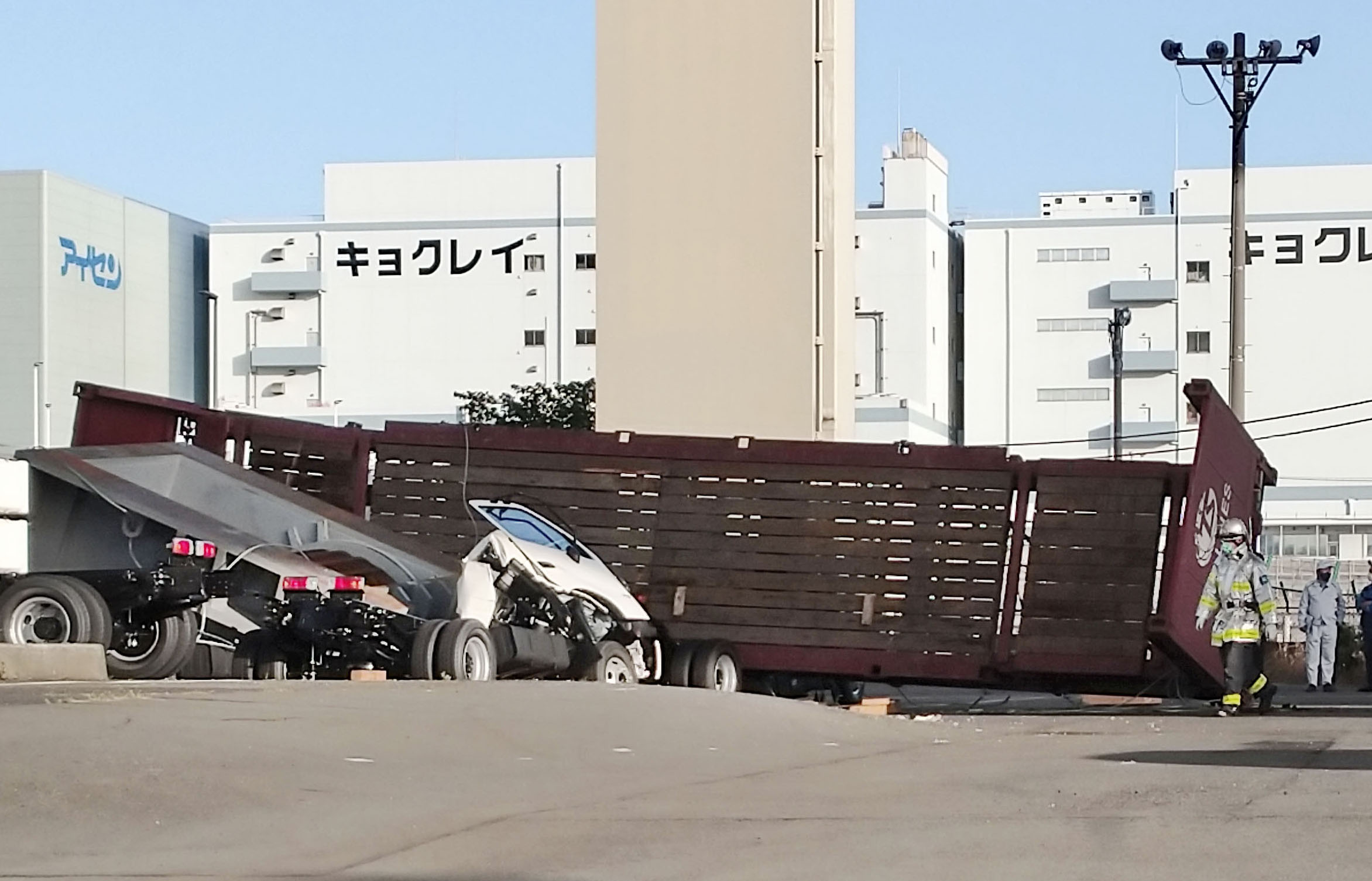 フル トレーラー 事故