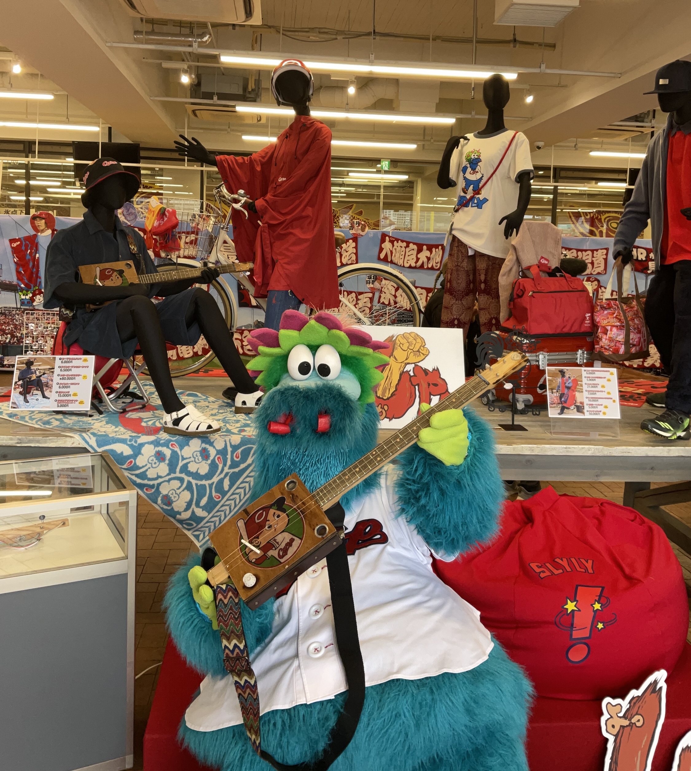 広島の新グッズの目玉はシガーボックスギター　新規商品４８０点を公開「カープを身近に感じてほしい」