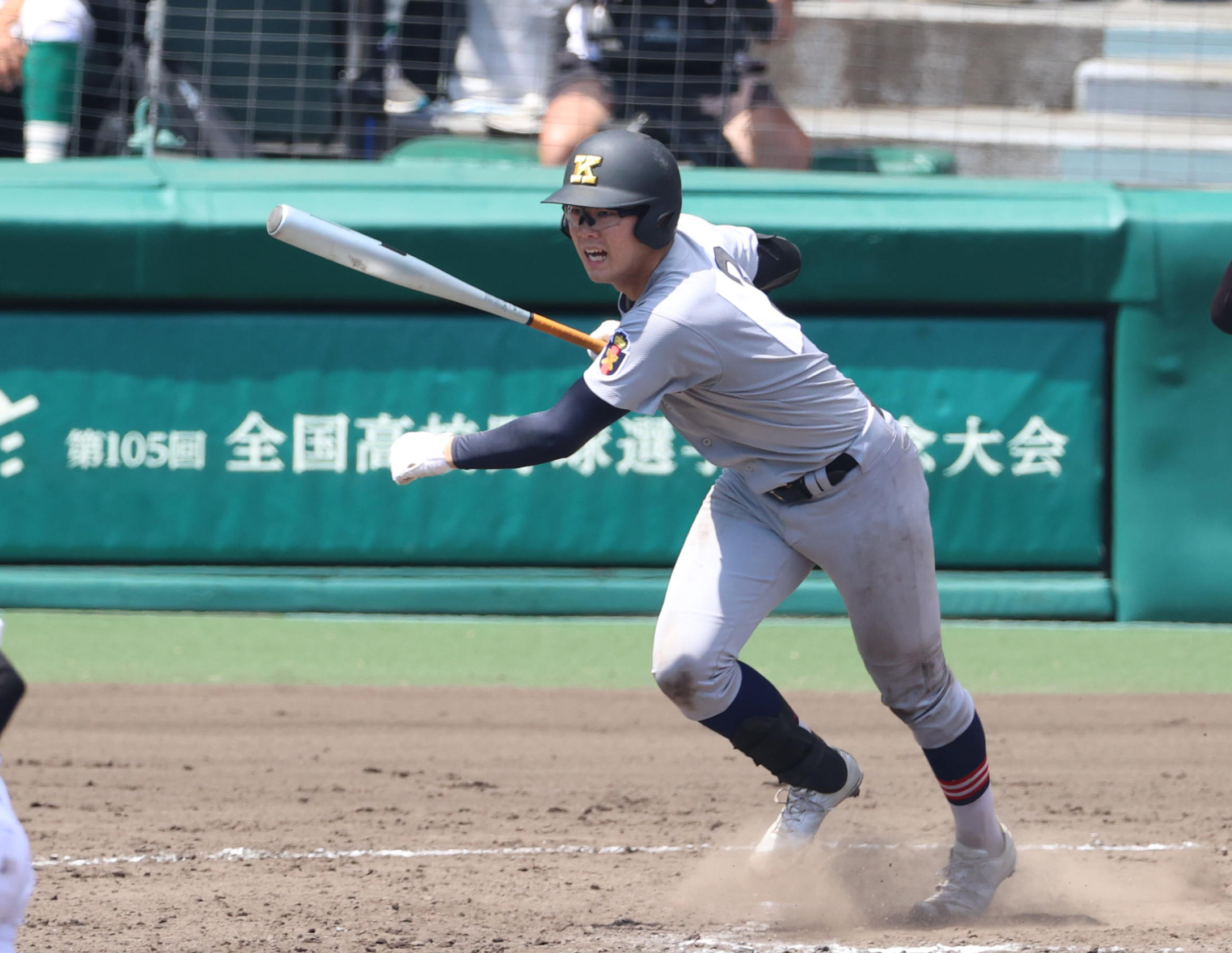 甲子園】慶応、１５年ぶり８強 エンジョイ旋風！延長十回激闘制した