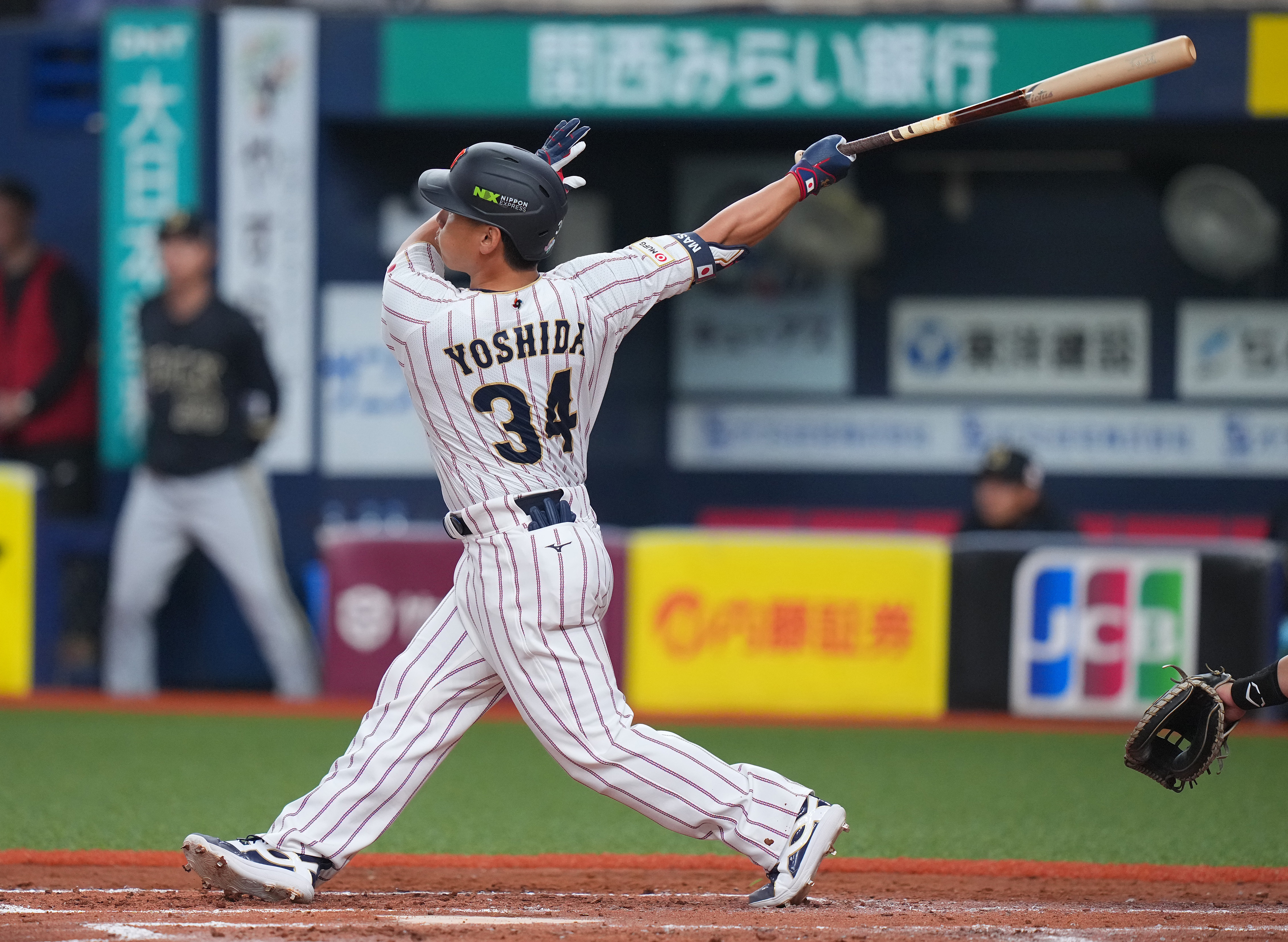 フォトギャラリー】吉田正尚が凱旋アーチ 古巣ファンに「よい