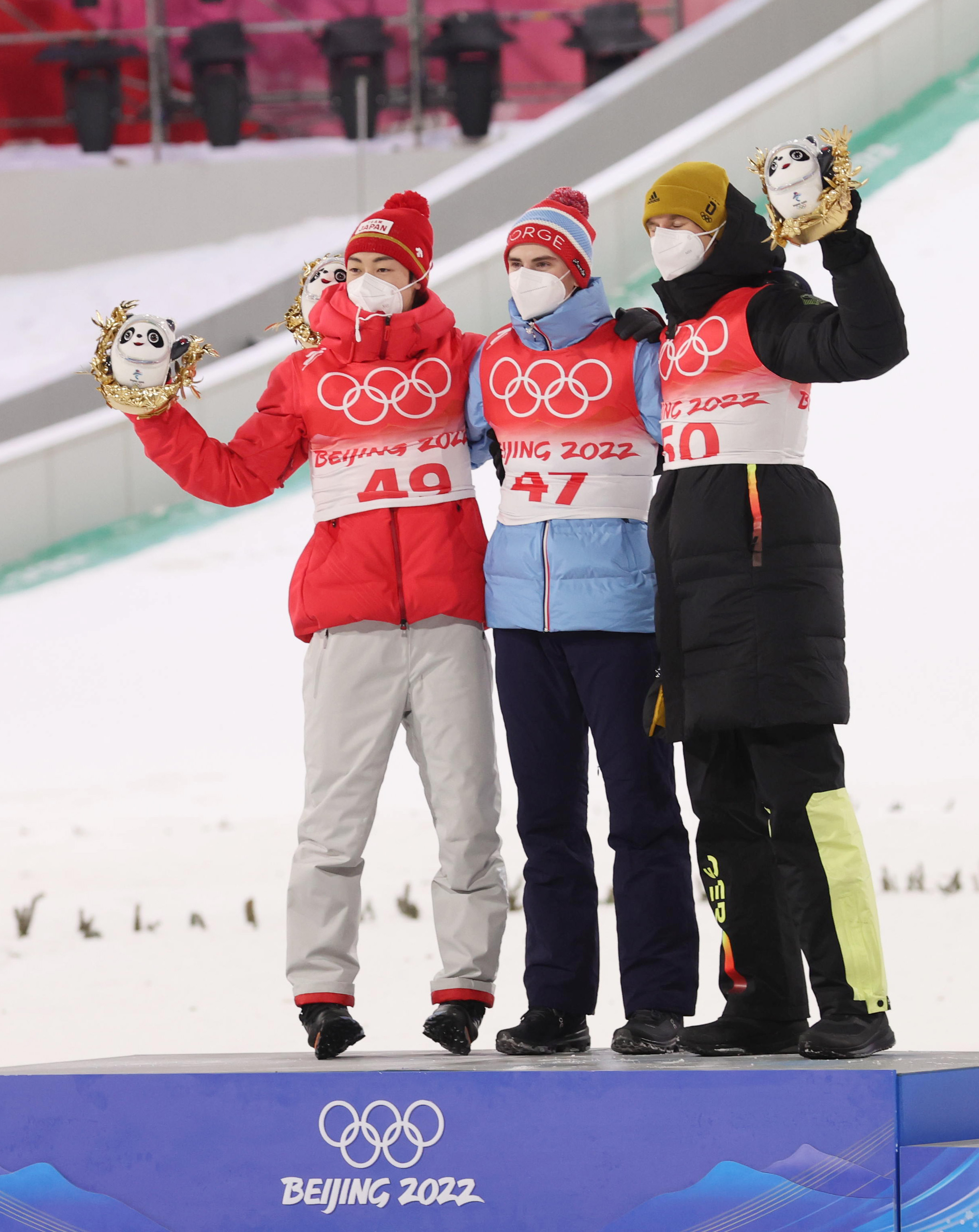 ２冠惜しかった 小林陵侑 銀 ノーマルヒル 金 に続き２個目メダル １４日団体戦 ビッグジャンプ見せたい 2 2ページ イザ