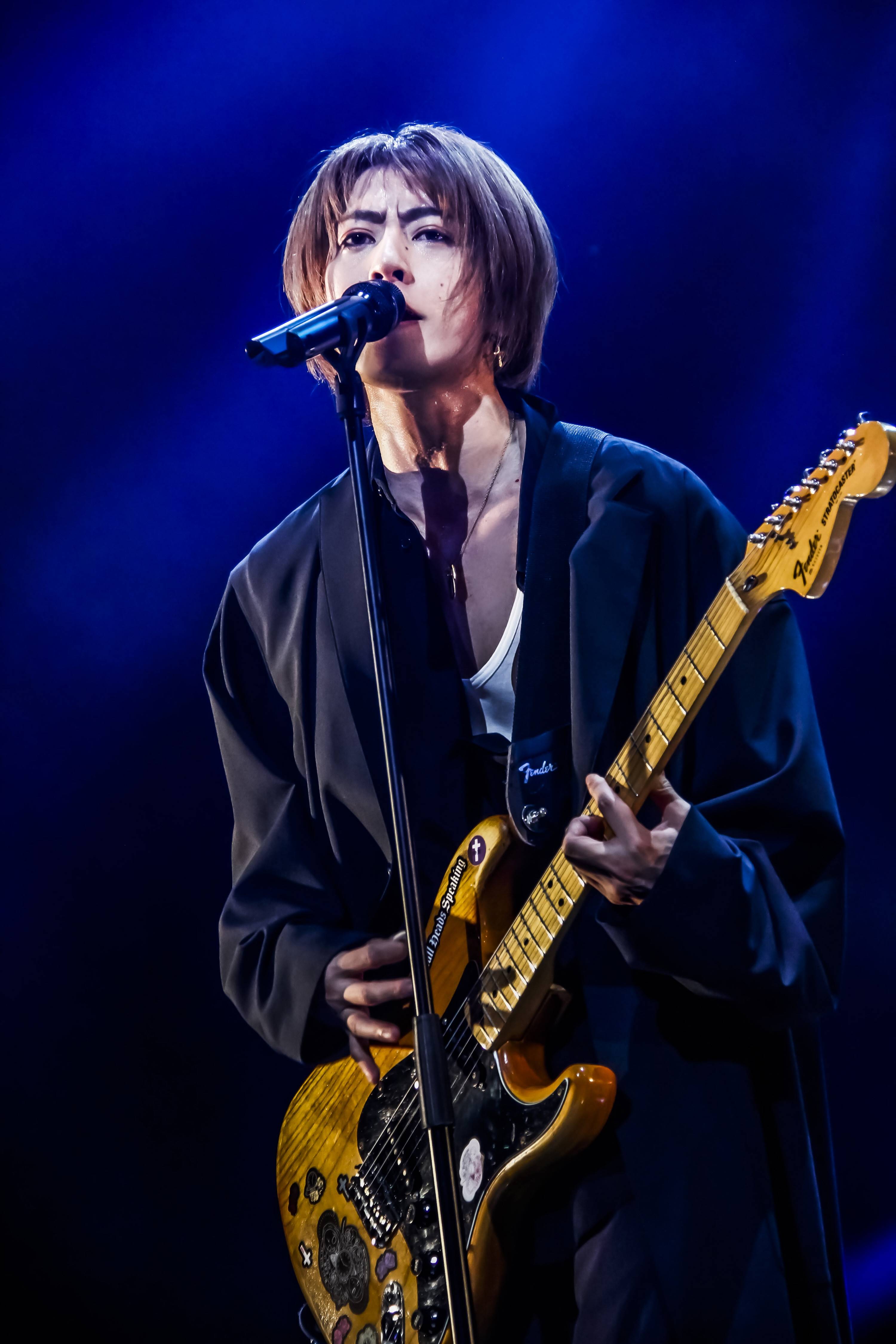 ツキイチ ｓｈｉｎ 音楽で作り上げるシン世界 枠にとらわれず歌で生きていく 1 2ページ イザ