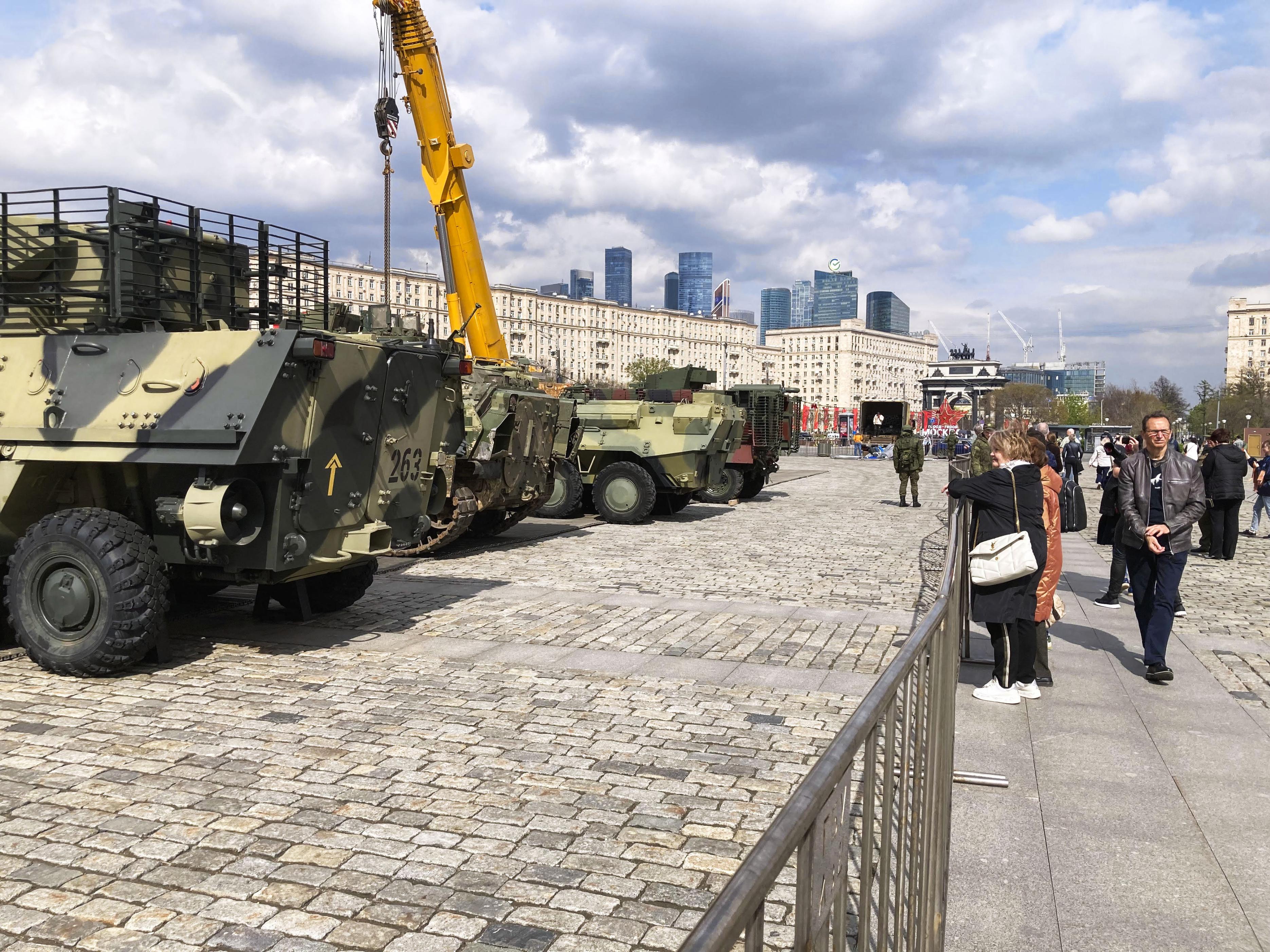 ロシア、モスクワで戦利品の欧米兵器を初展示 5月9日の対独戦勝記念