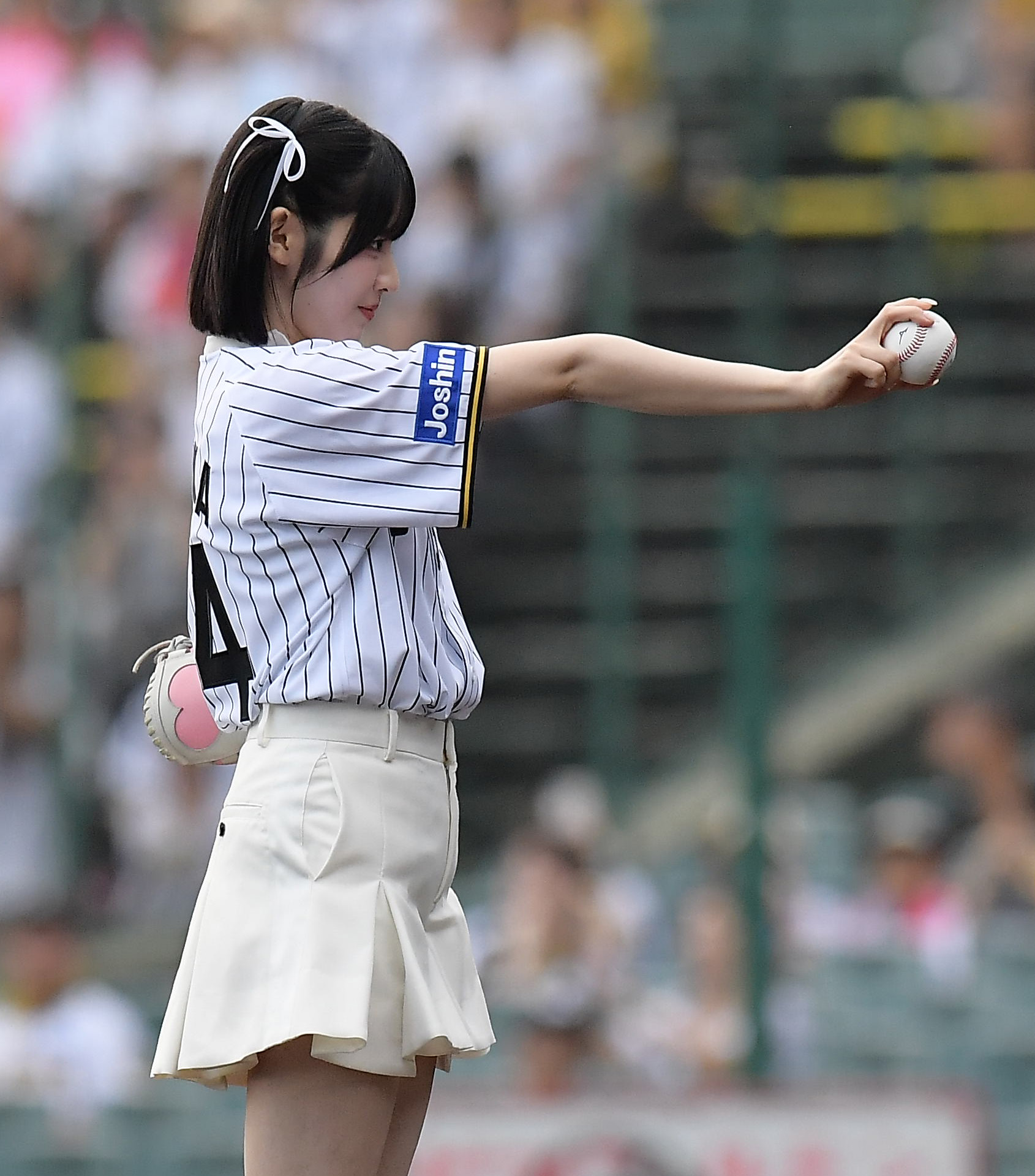 FRUITS ZIPPER・鎮西寿々歌が甲子園でファーストピッチセレモニー