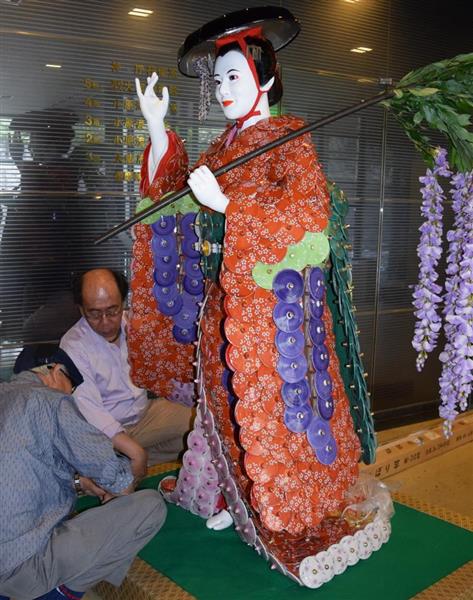 陶器造り人形20年ぶり新作 華やか「藤娘」 7月せともの祭で披露（1