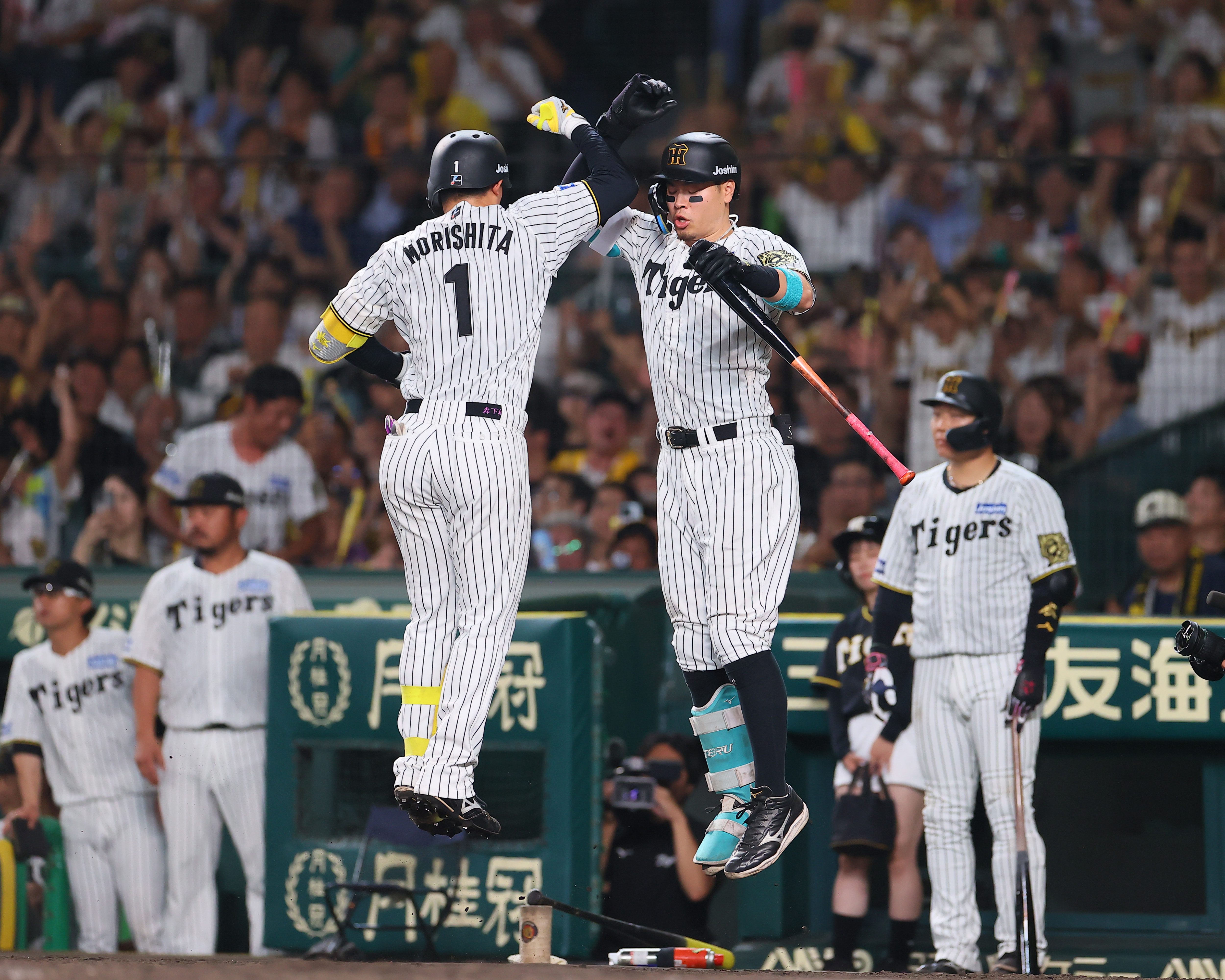 阪神、森下翔太＆佐藤輝明の連続本塁打で1点差（写真・画像 1/1