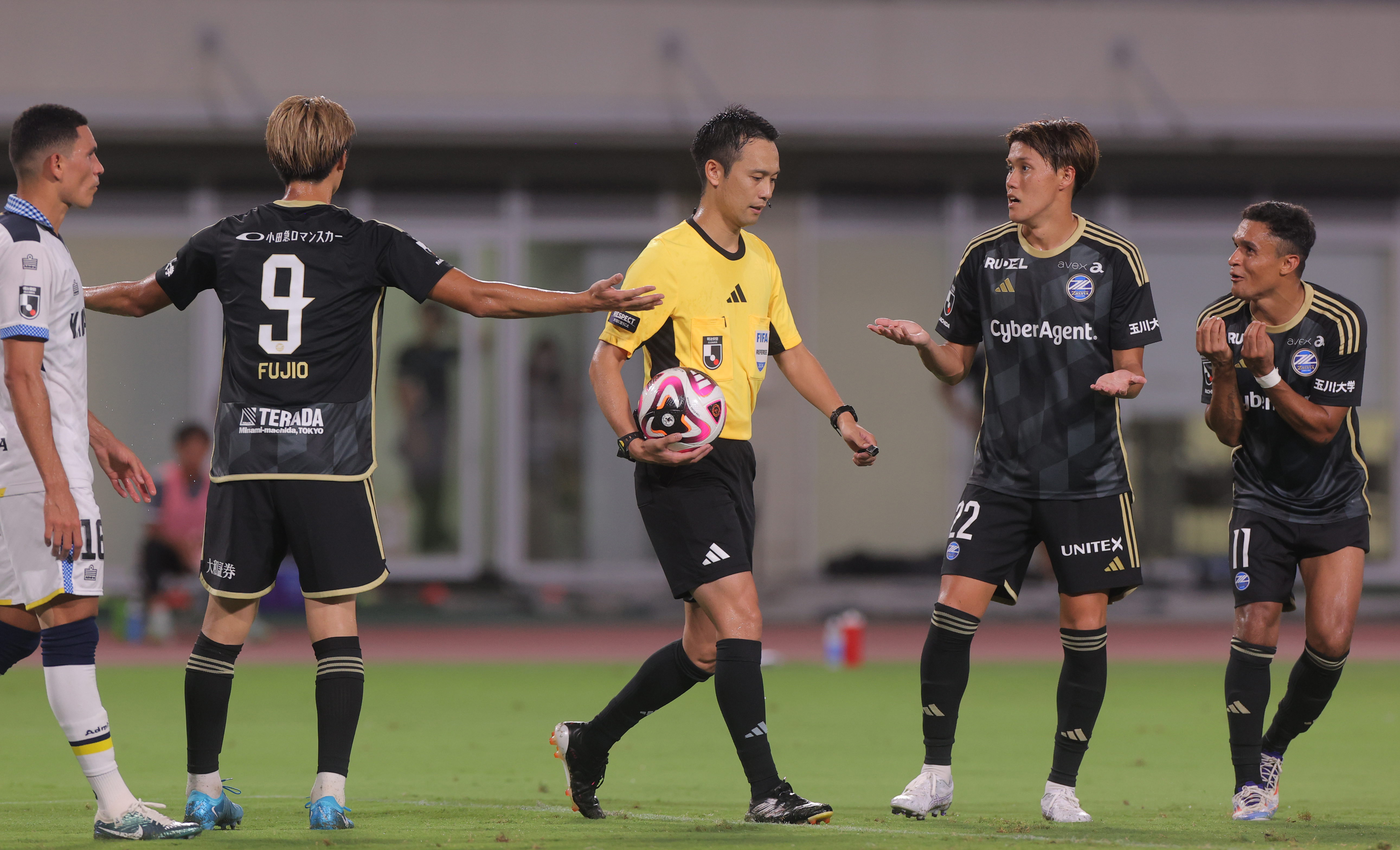 サッカー協会、ボール交換の判断を支持 J1町田のFW藤尾がPK前に水を