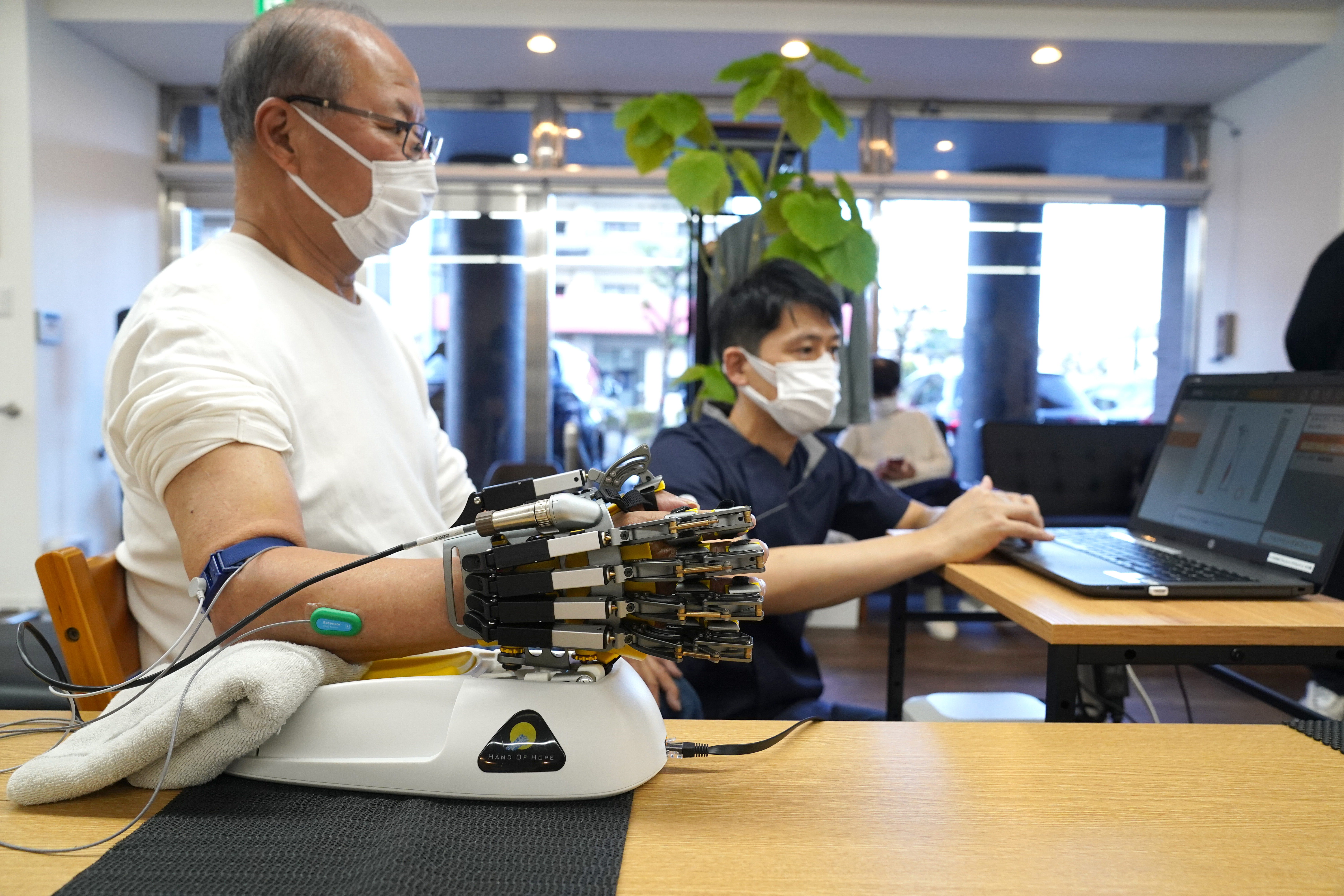 脳卒中まひの手が動いた 「定説」を覆す最新リハビリ現場 - 産経ニュース