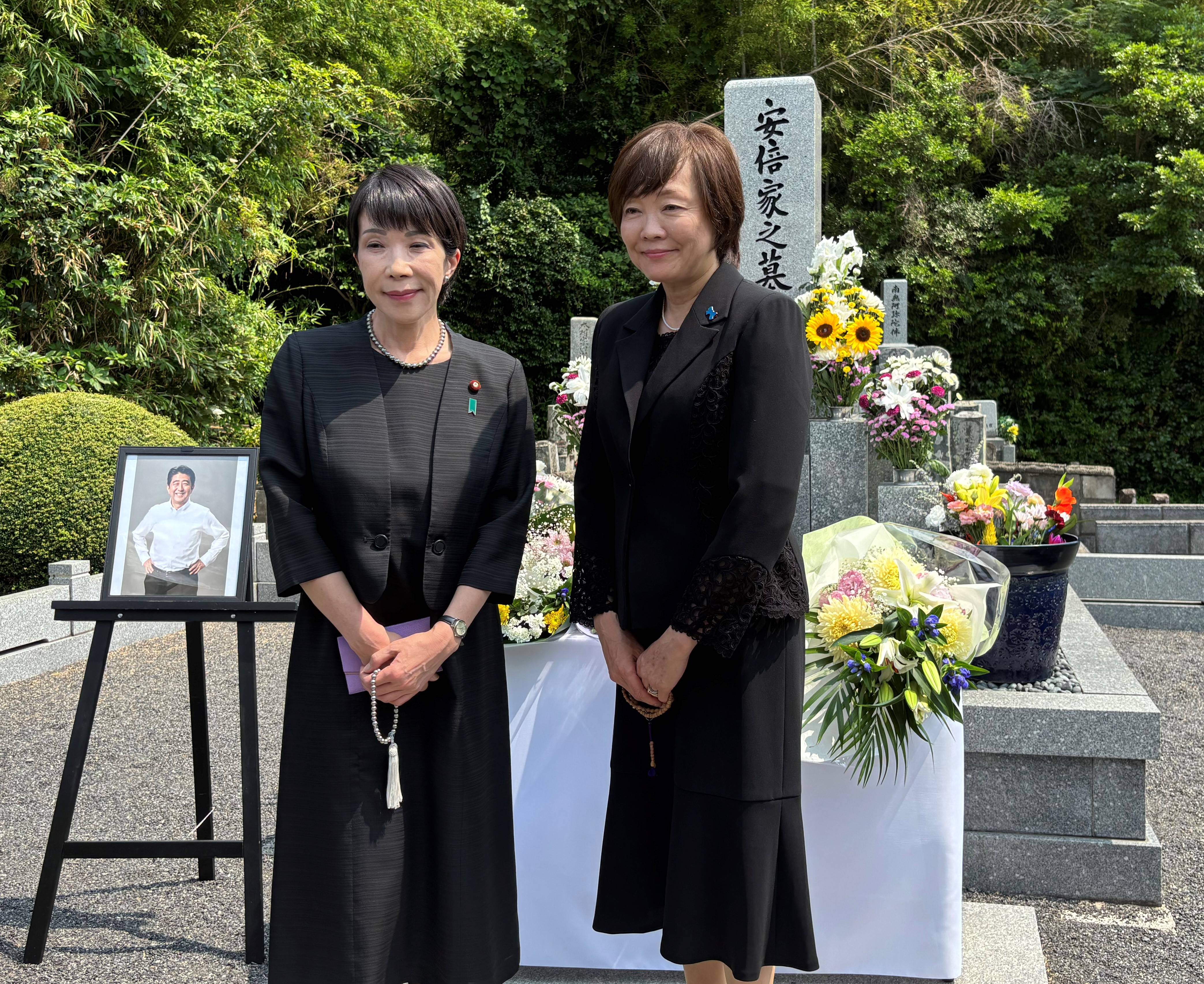 日本を立て直す」高市早苗氏が安倍氏死去3年の墓前決意、参院選で自民