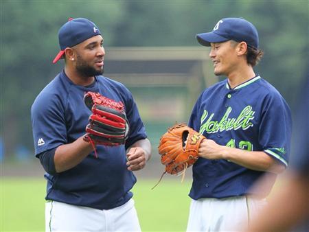 ヤクルト・バレンティン、帽子で復帰予告！左太もも痛「大丈夫 
