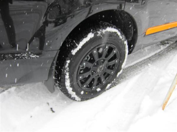 ｊａｆ スタッドレスタイヤ 過信は禁物 長野支部が雪道走行の実験公表 1 2ページ イザ