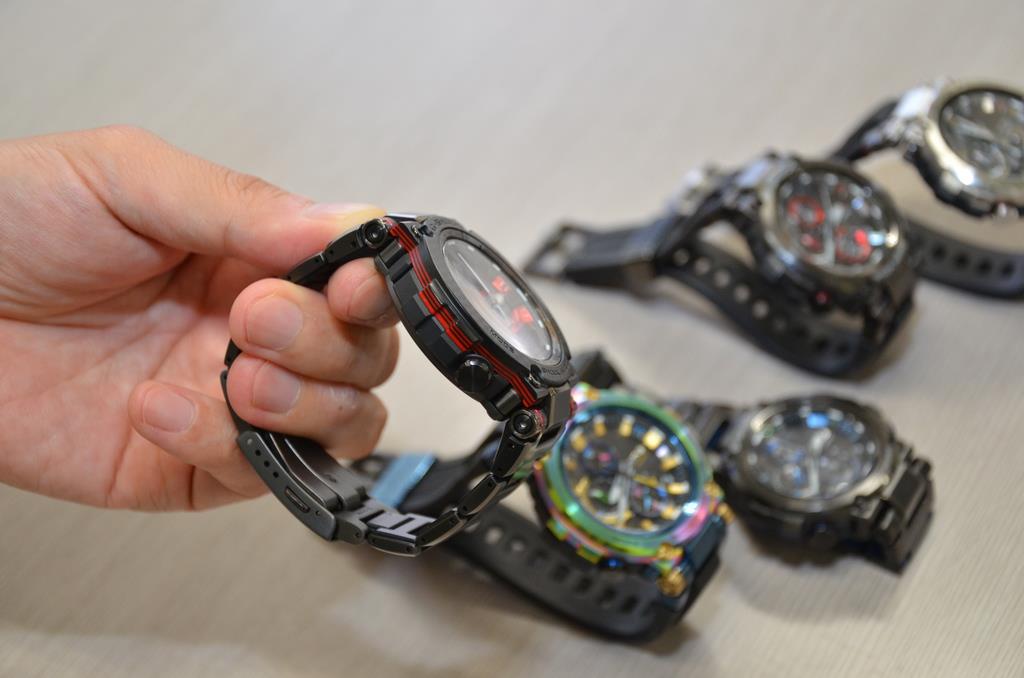 カーボン素材の強さと美しさを備えた「G-SHOCK」 「MT-G」シリーズ20