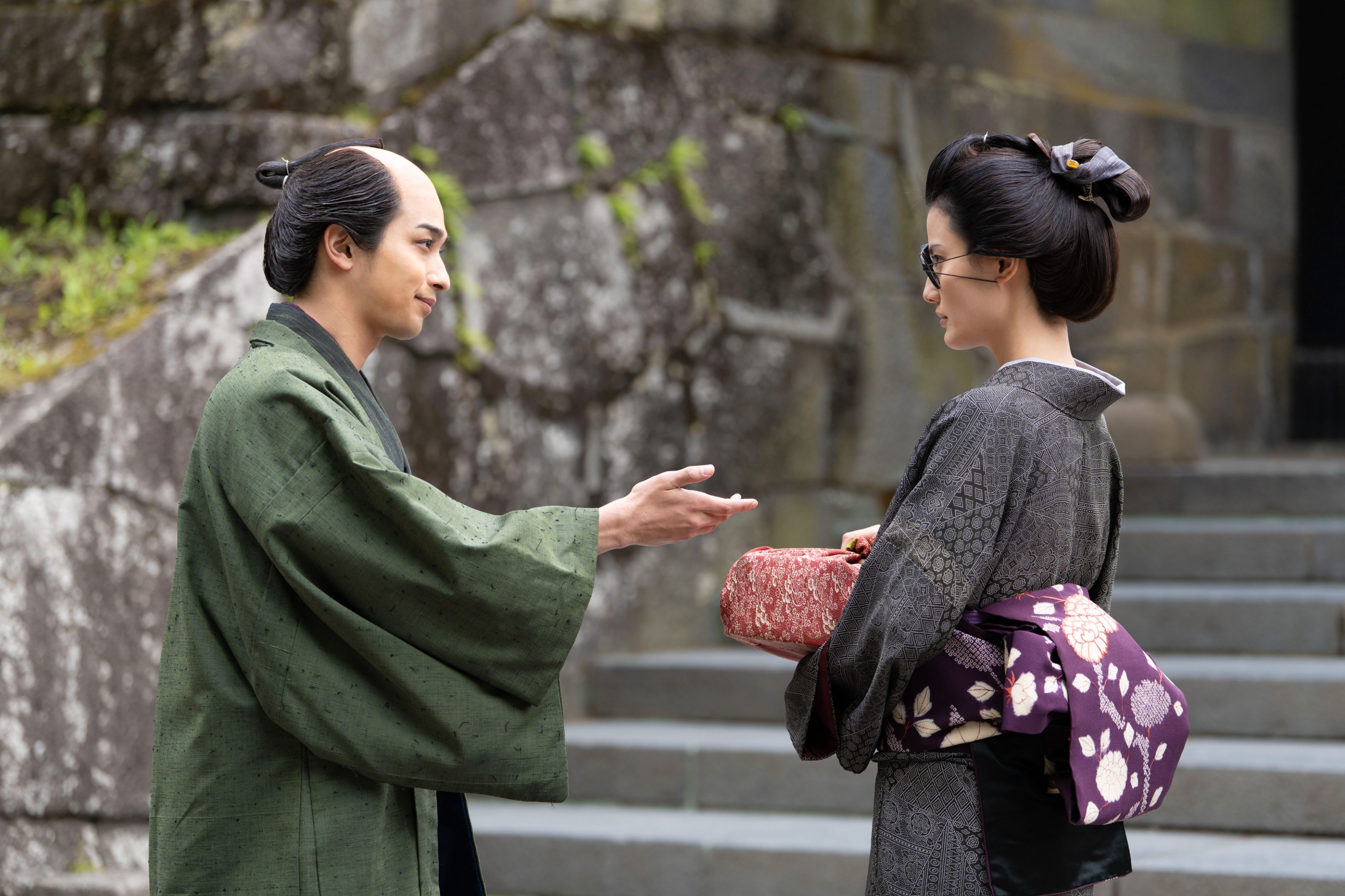 大河「べらぼう」第26回 コメ高騰に苦労する蔦重 耕書堂に転がり込み