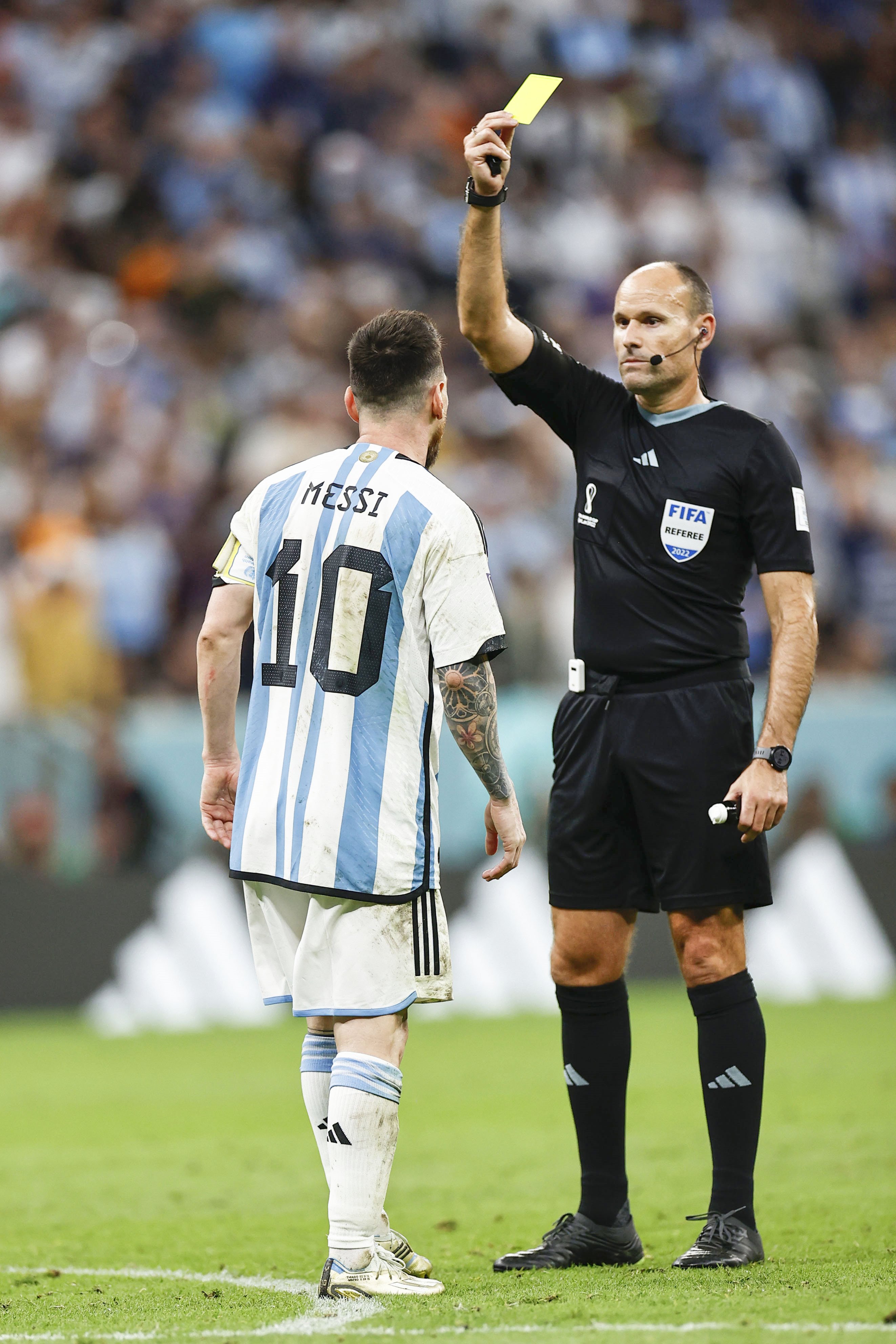 メッシ、大荒れ4強 イエロー18枚に乱闘騒ぎ…相手FWに「何見てるん