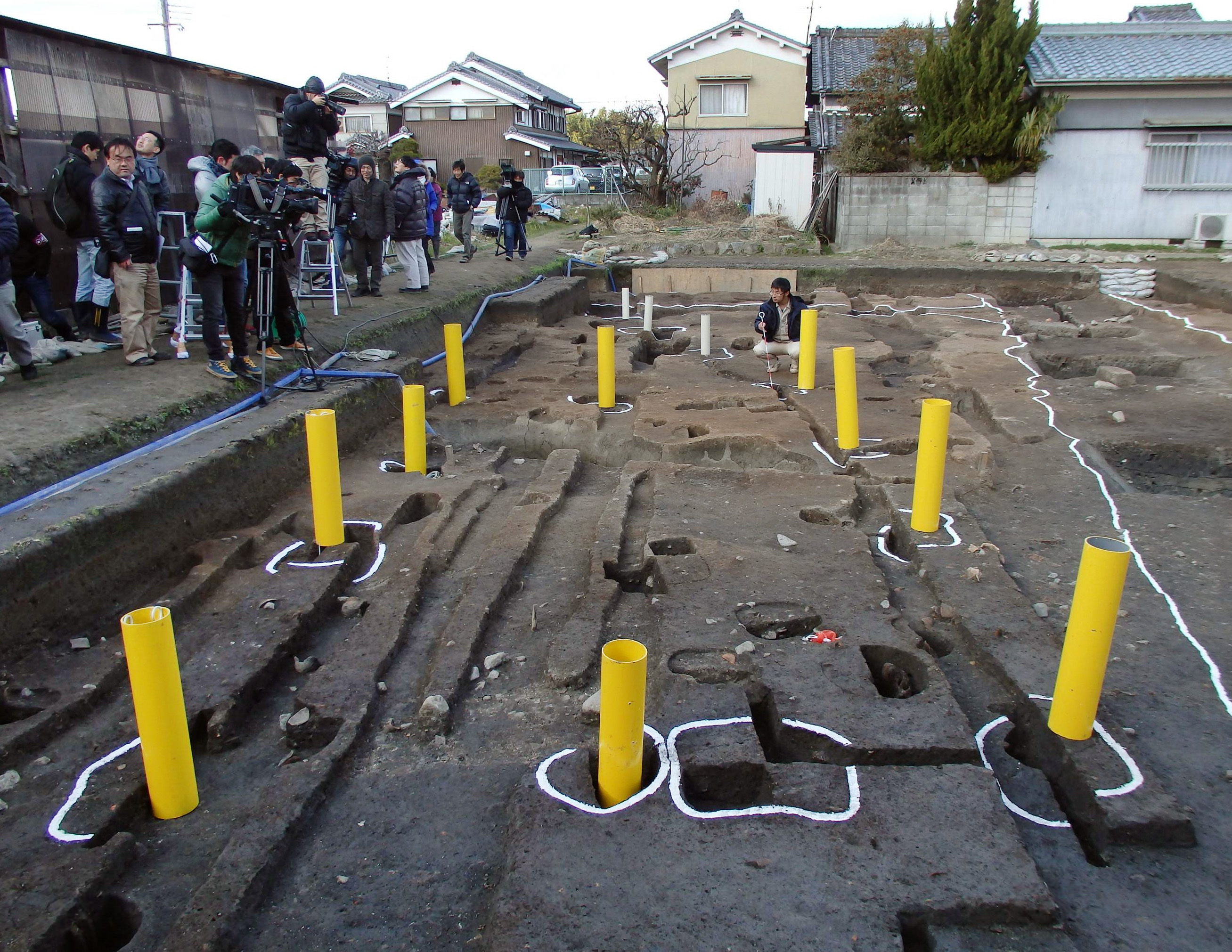 歴史シアター】邪馬台国の有力地・纏向遺跡 建物跡は大王の
